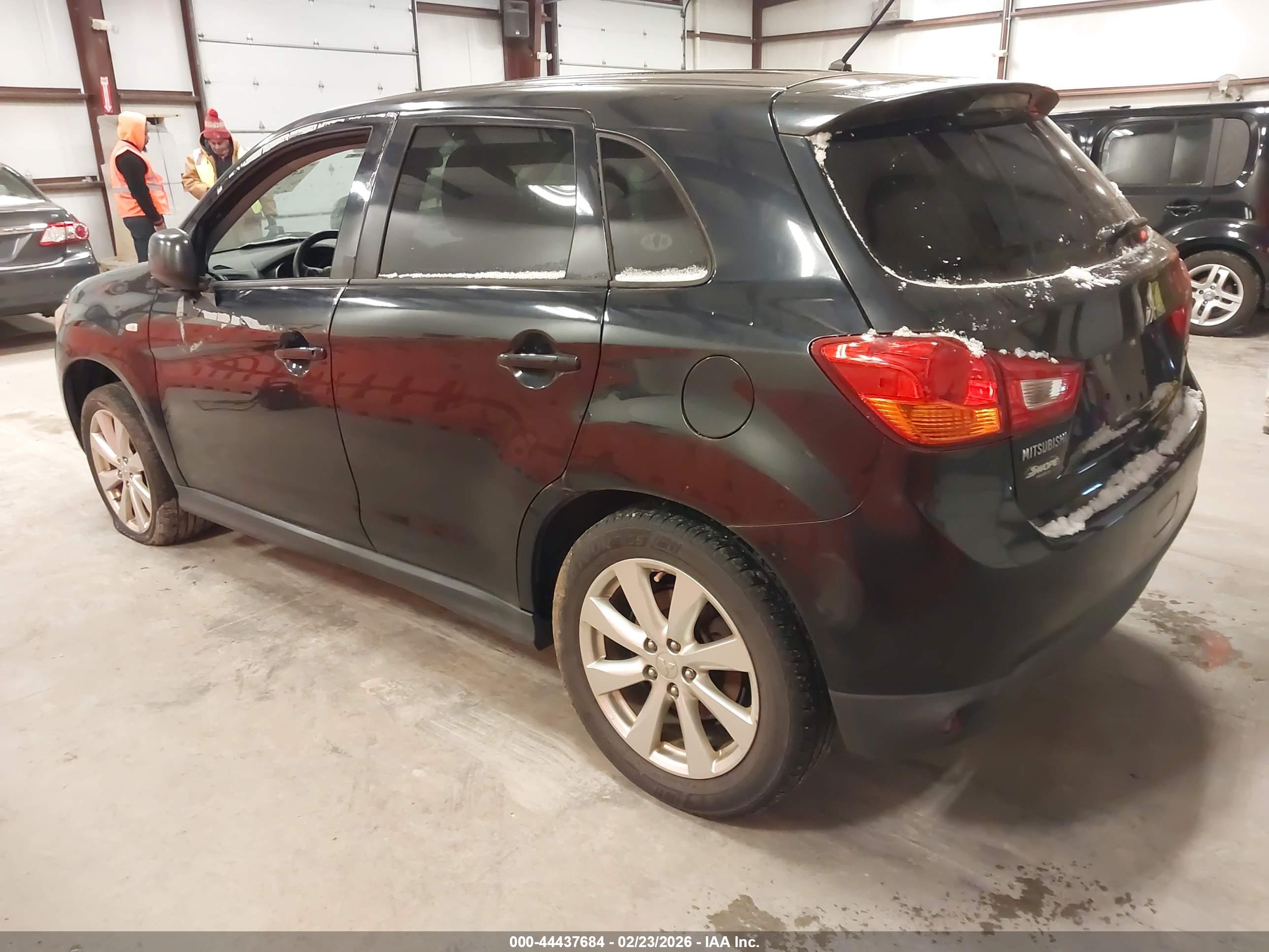 MITSUBISHI OUTLANDER image 3