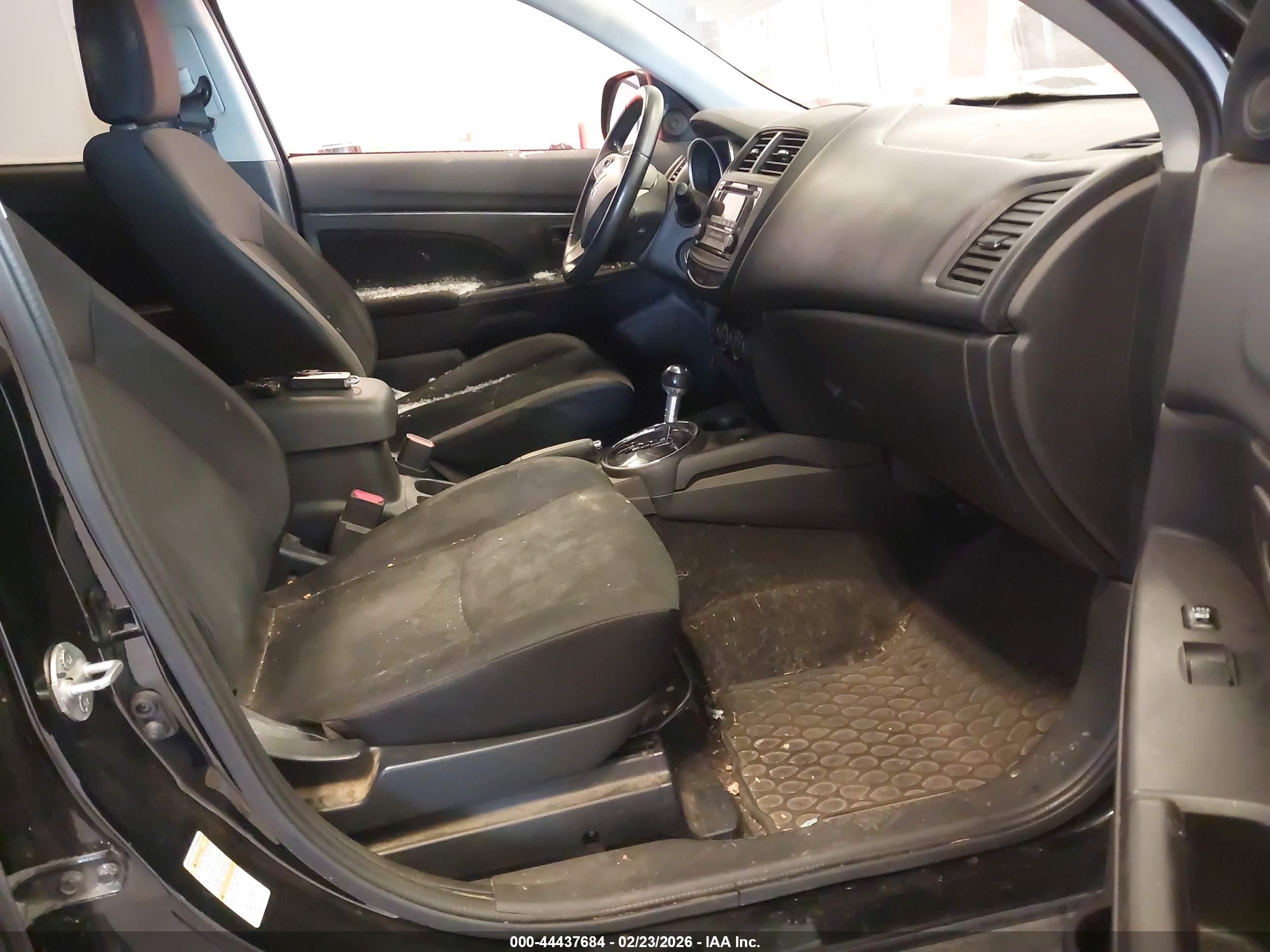 MITSUBISHI OUTLANDER image 5