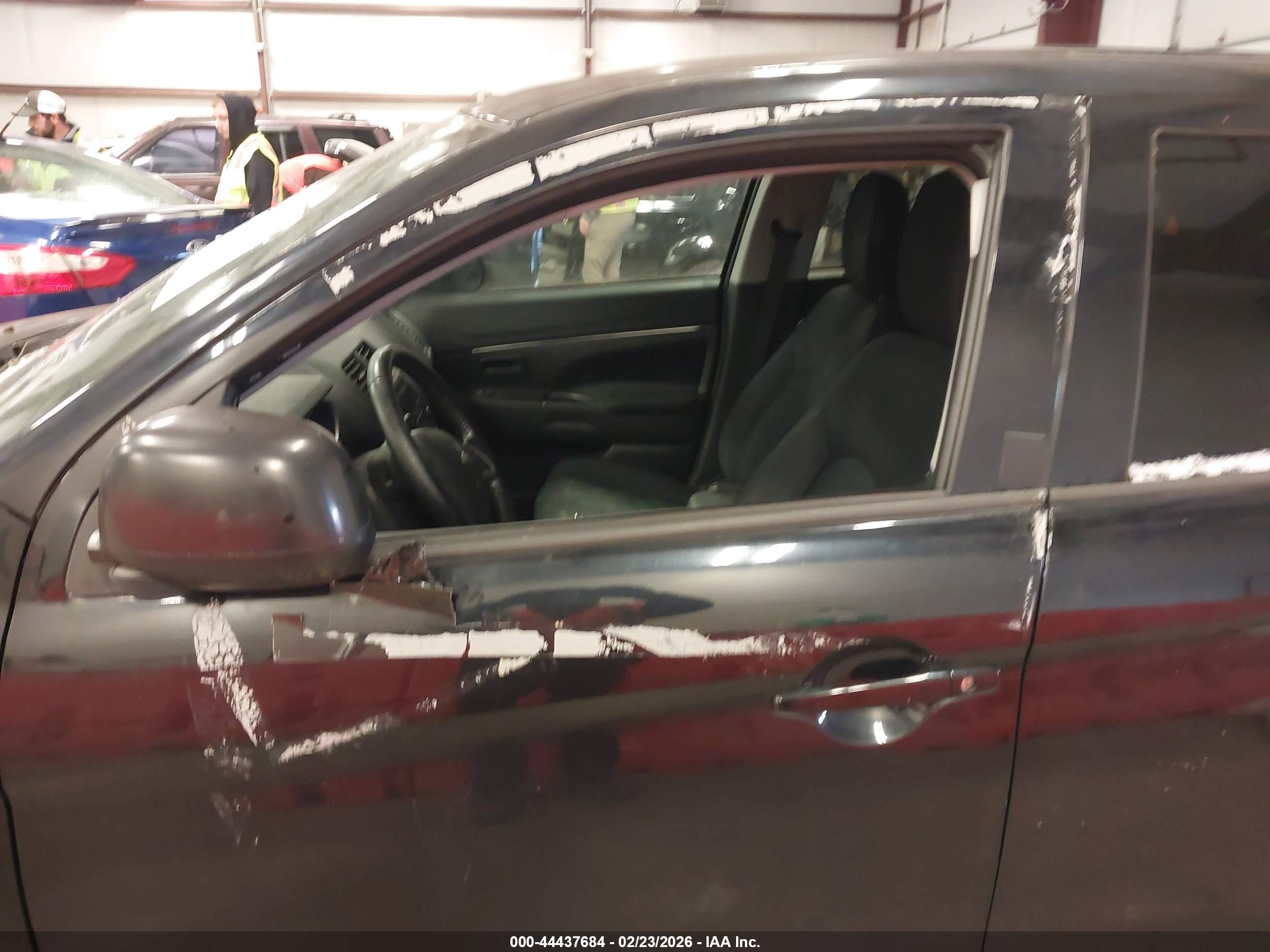 MITSUBISHI OUTLANDER image 6