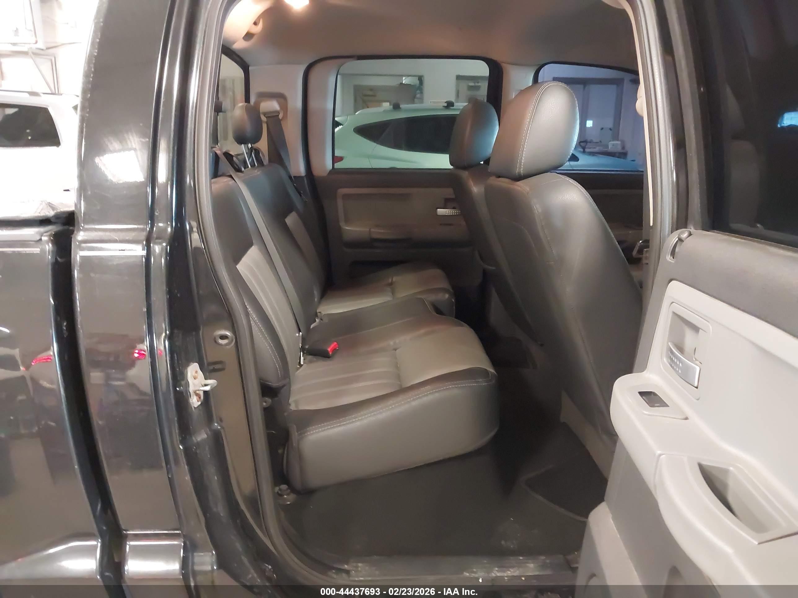 DODGE DAKOTA image 8