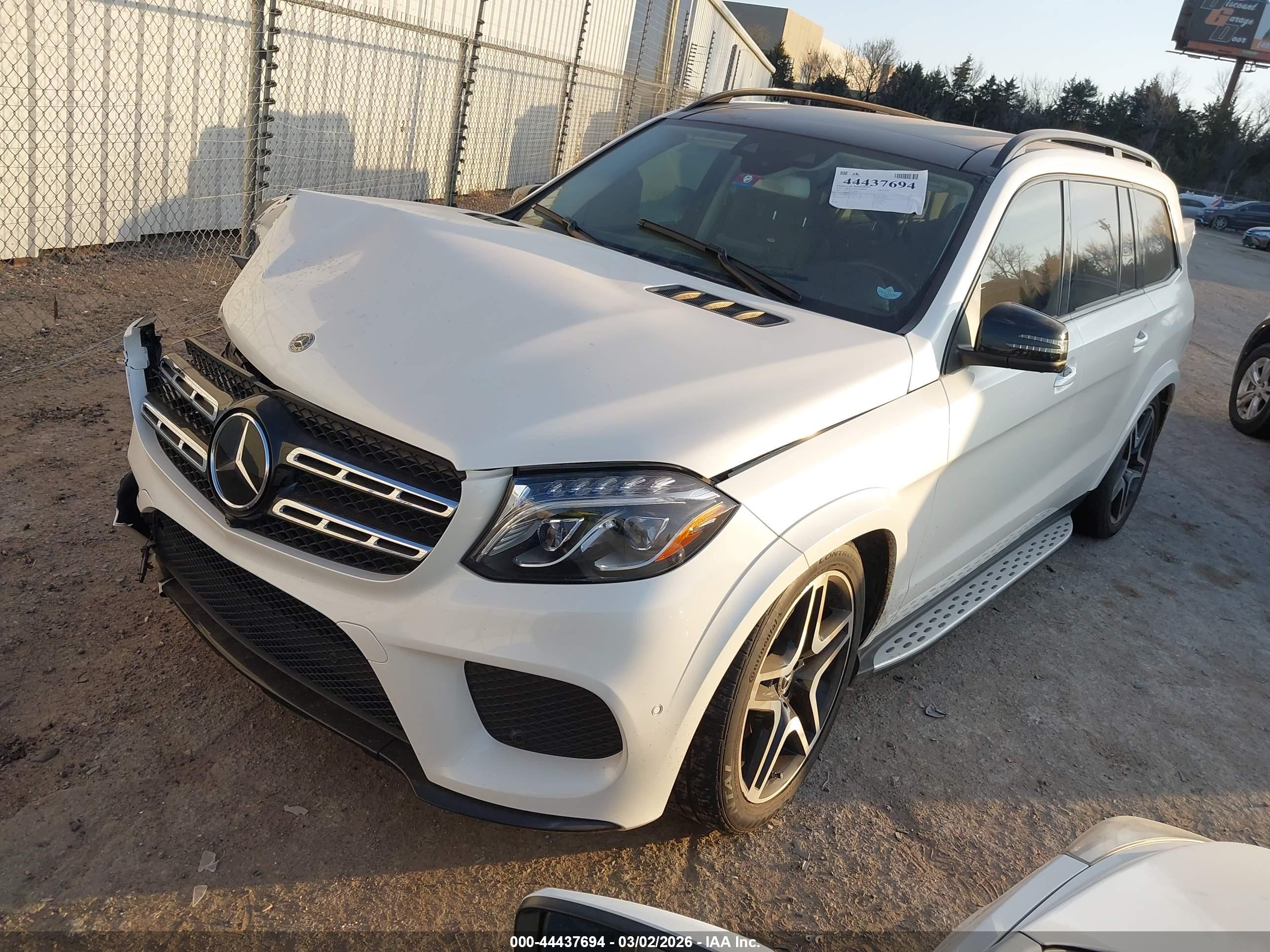 MERCEDES-BENZ GLS image 2