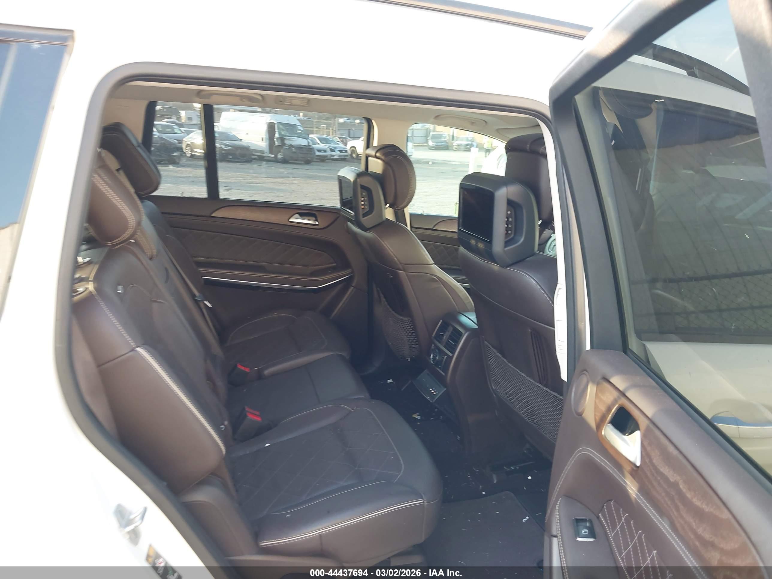 MERCEDES-BENZ GLS image 8