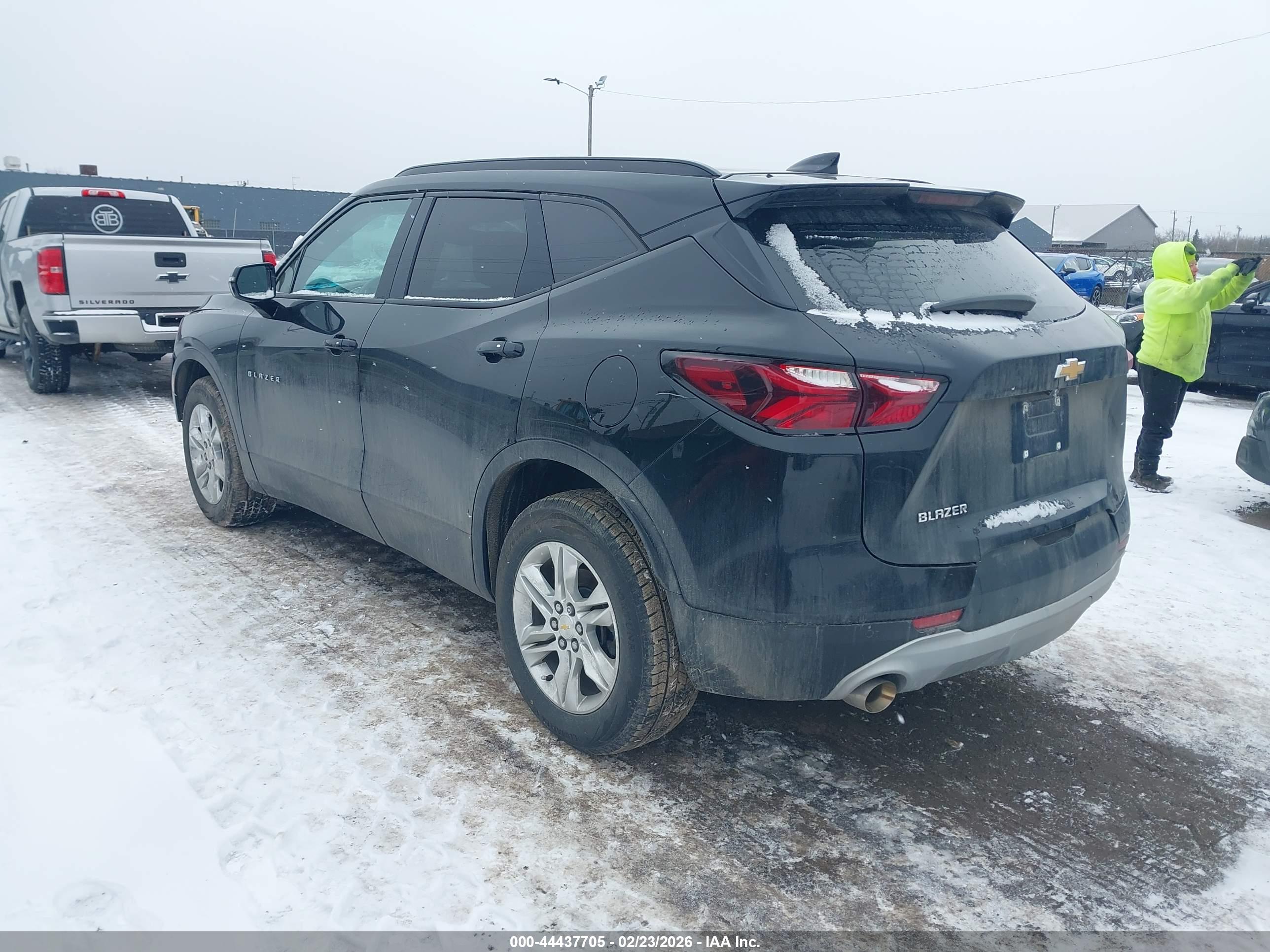 CHEVROLET BLAZER image 3