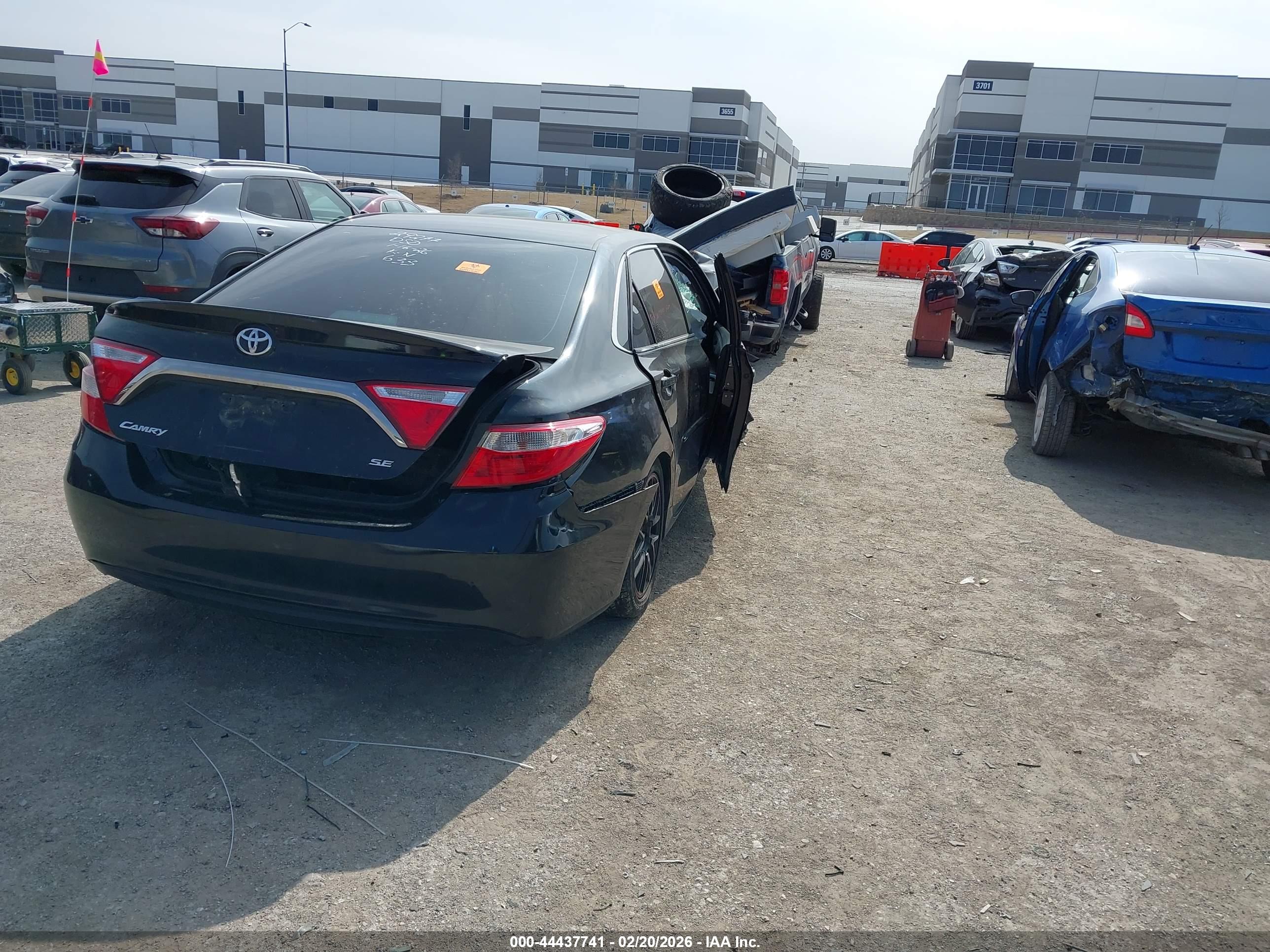TOYOTA CAMRY image 4