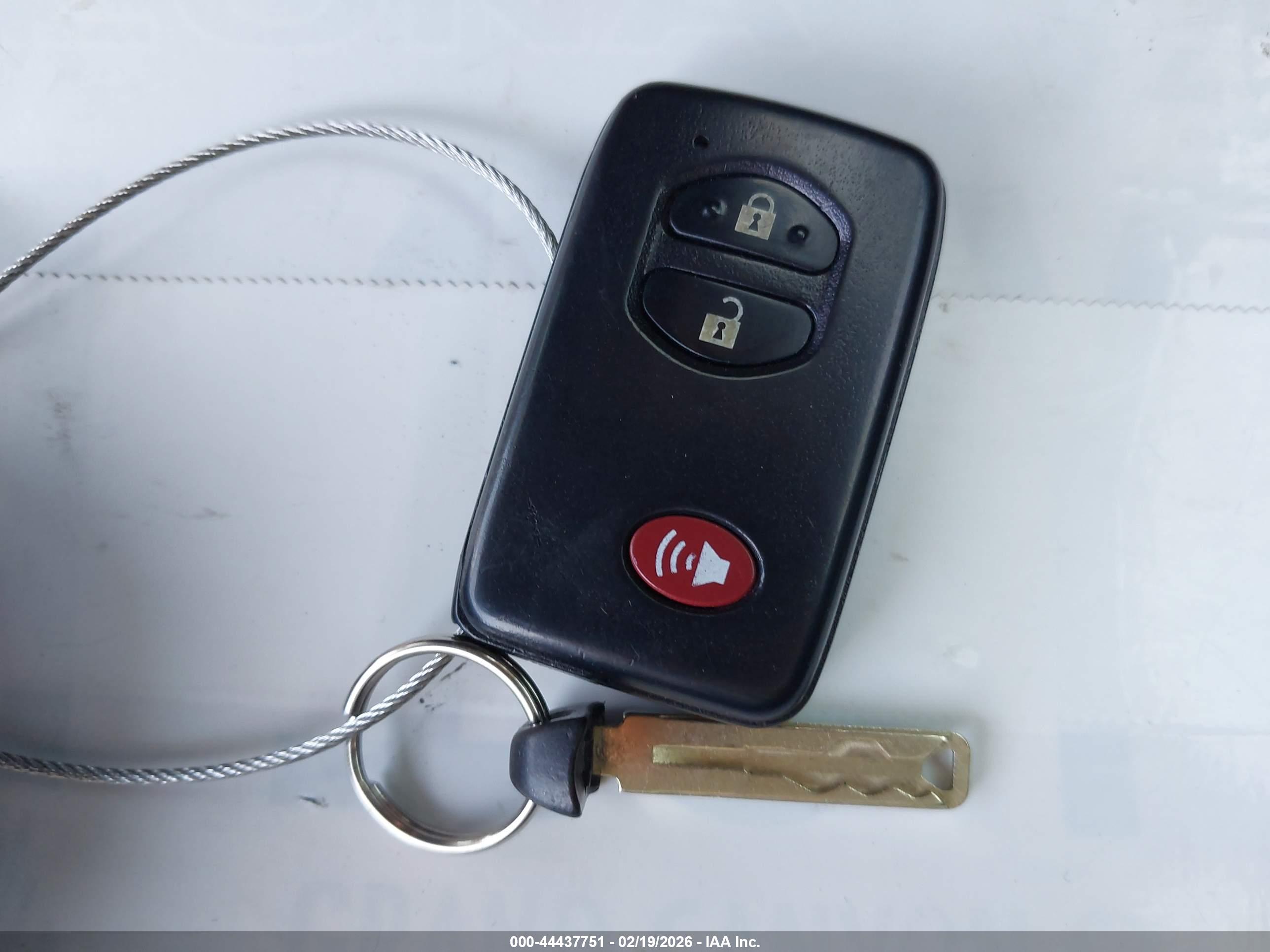 TOYOTA PRIUS image 11
