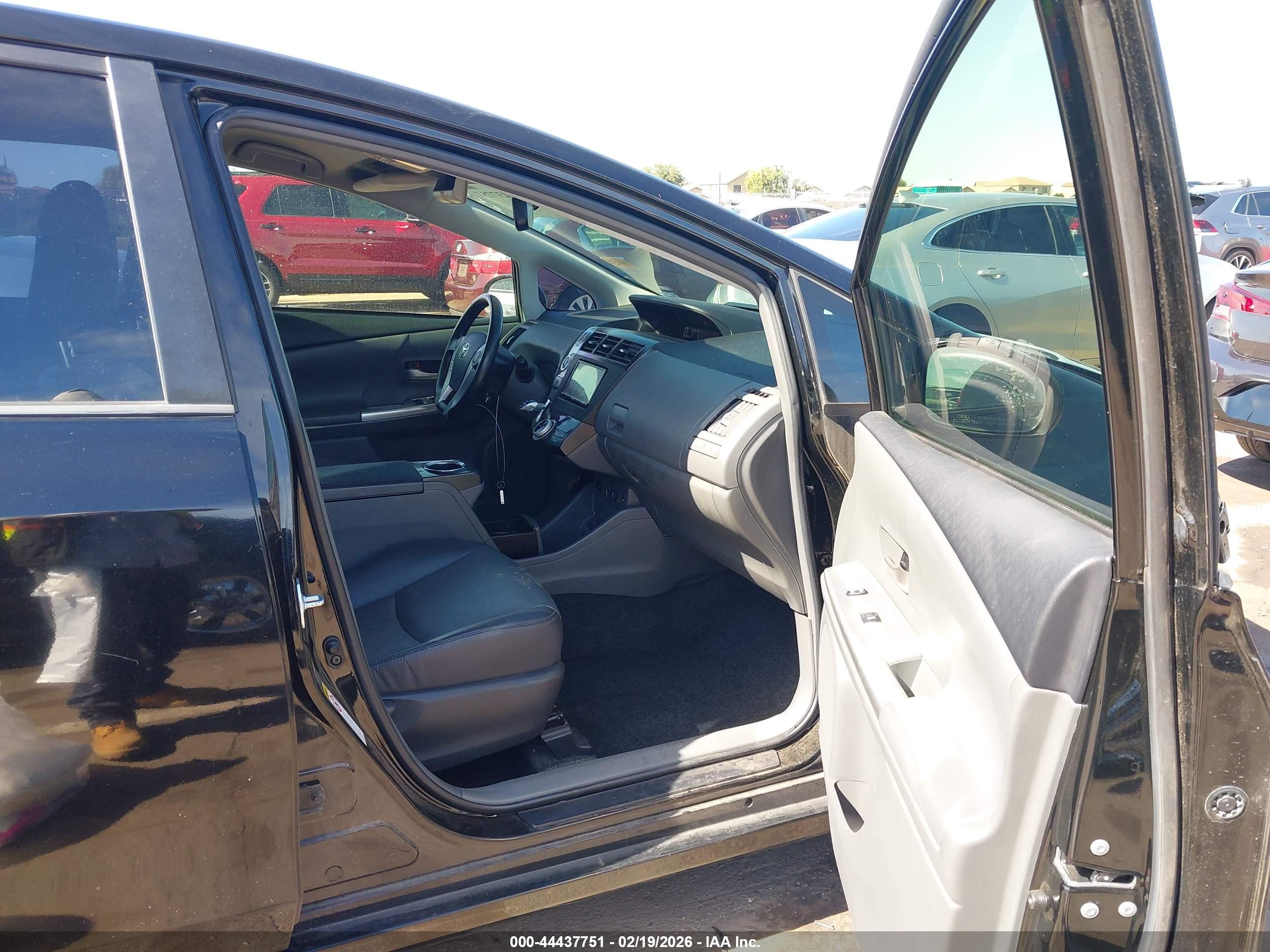 TOYOTA PRIUS image 5