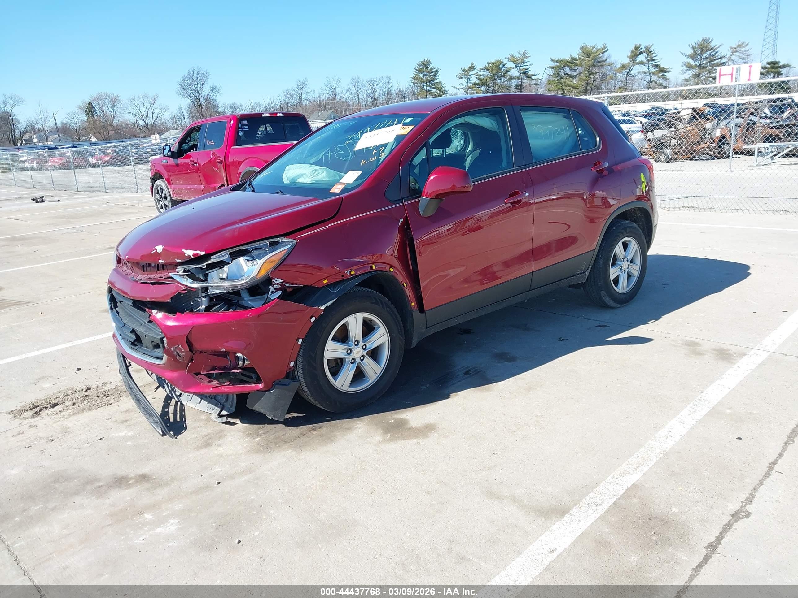 CHEVROLET TRAX image 2