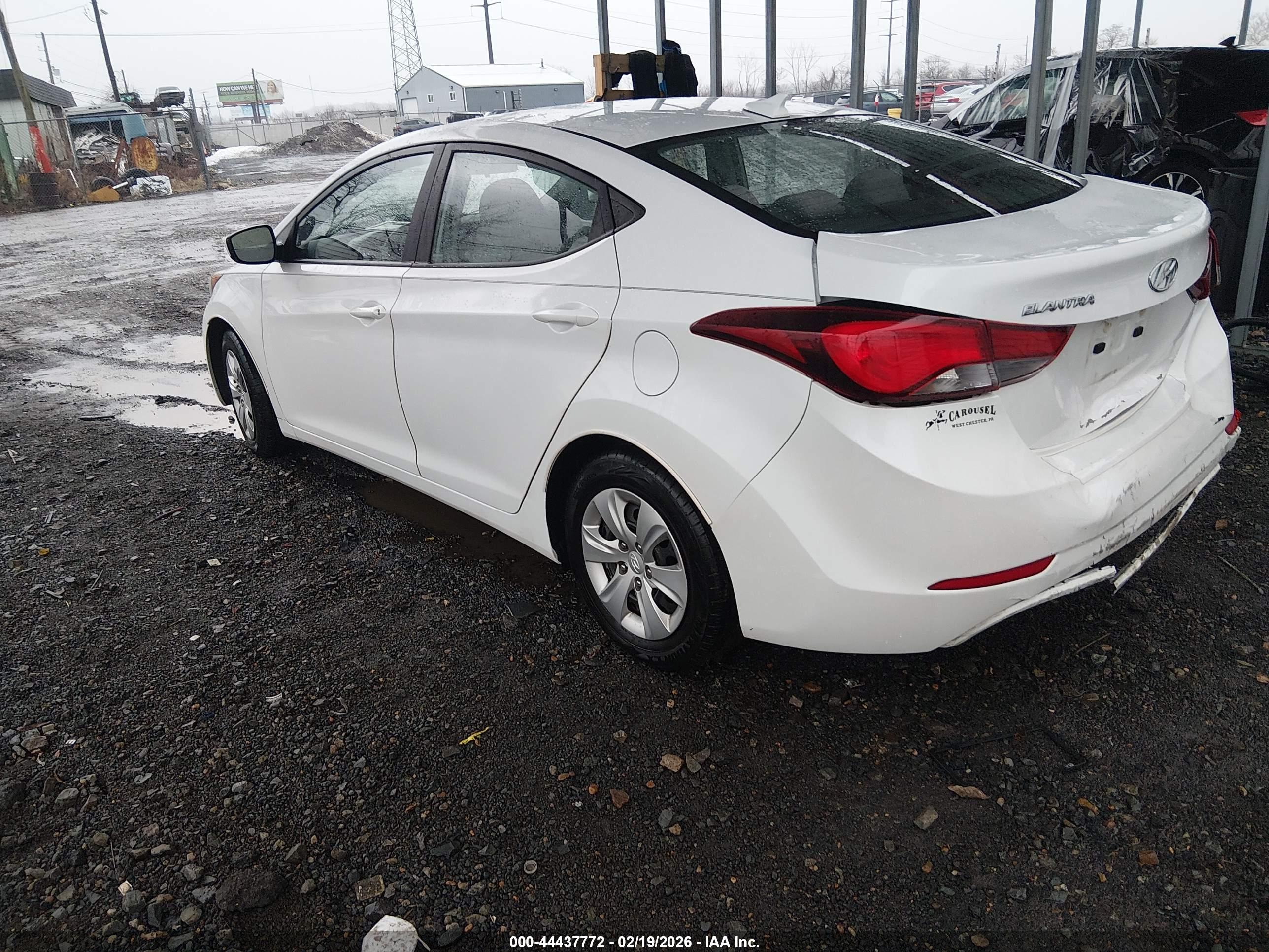 HYUNDAI ELANTRA image 3