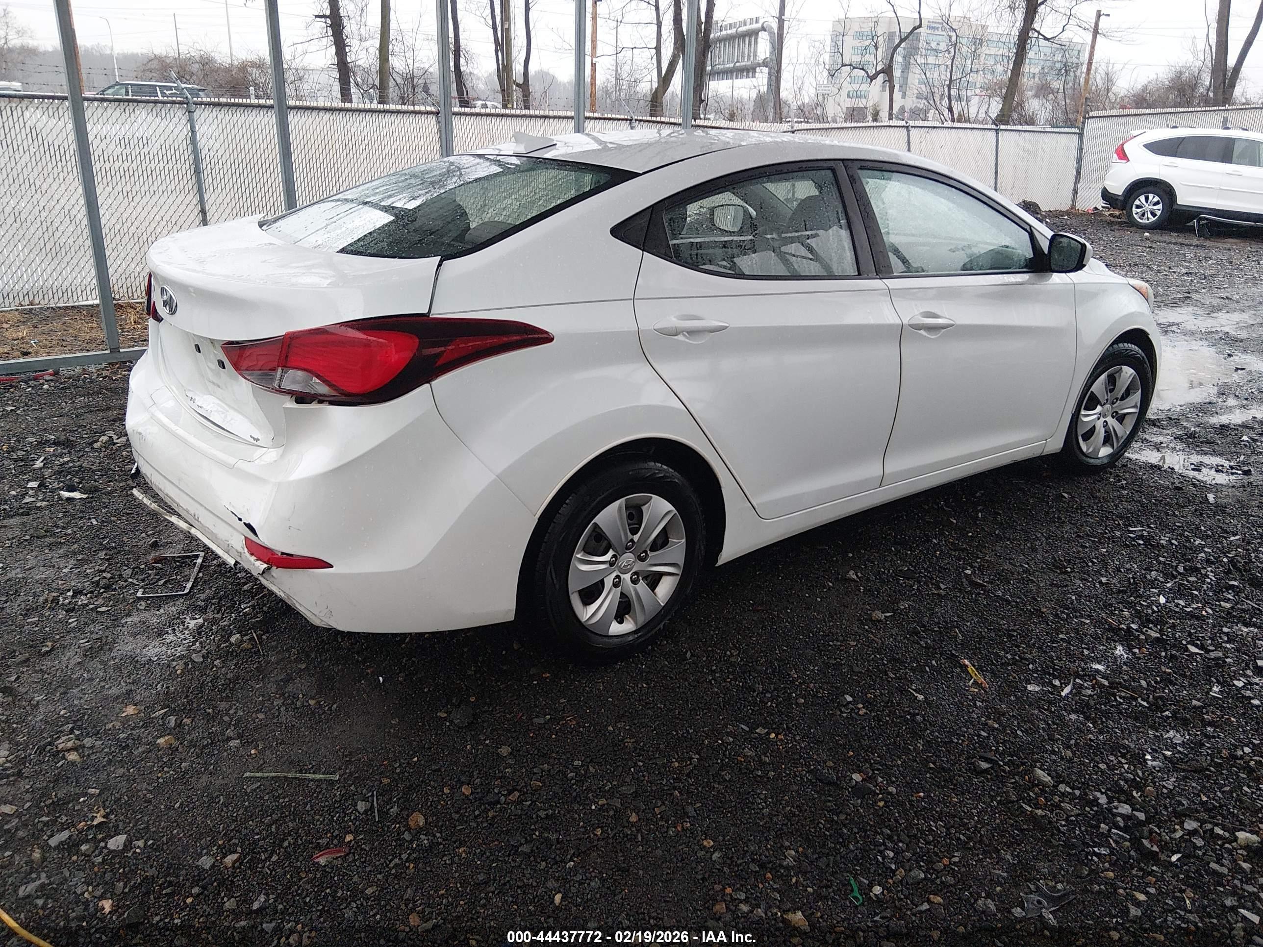 HYUNDAI ELANTRA image 4