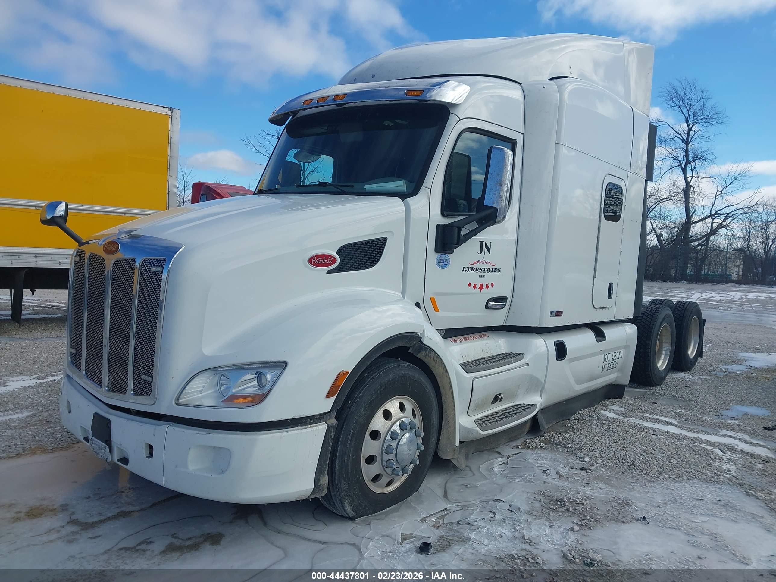 PETERBILT 579 image 2