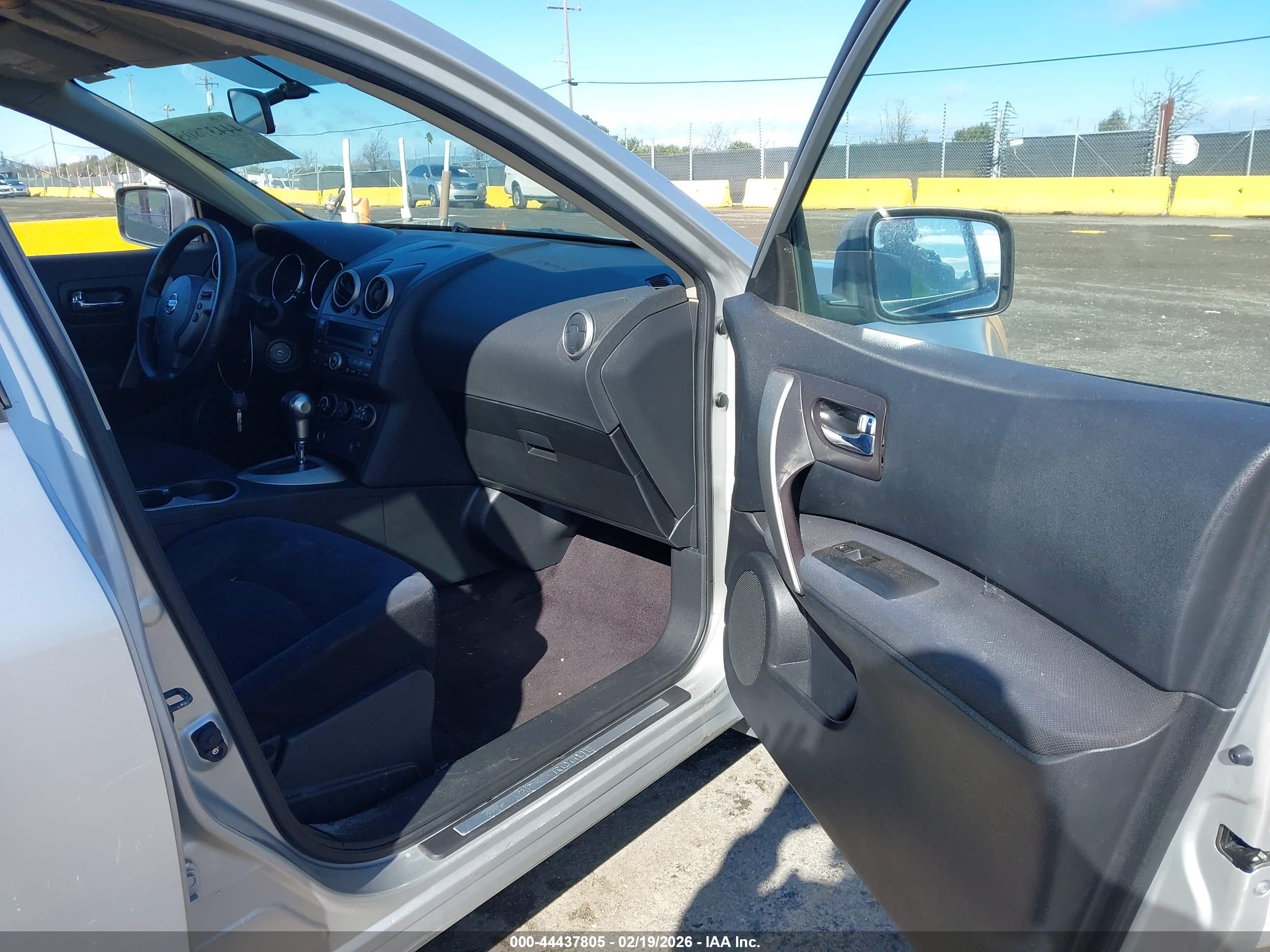 NISSAN ROGUE image 5