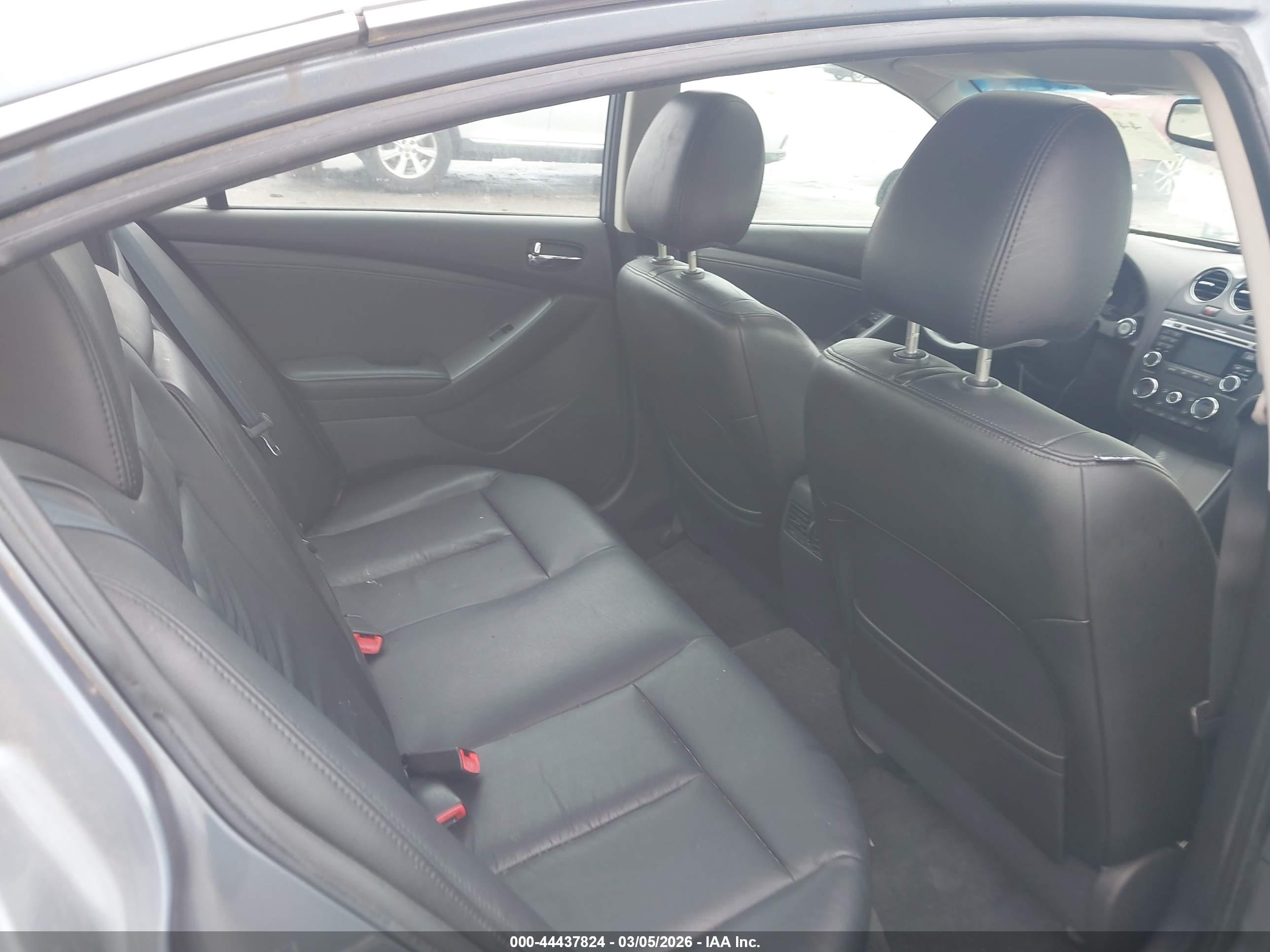 NISSAN ALTIMA image 8