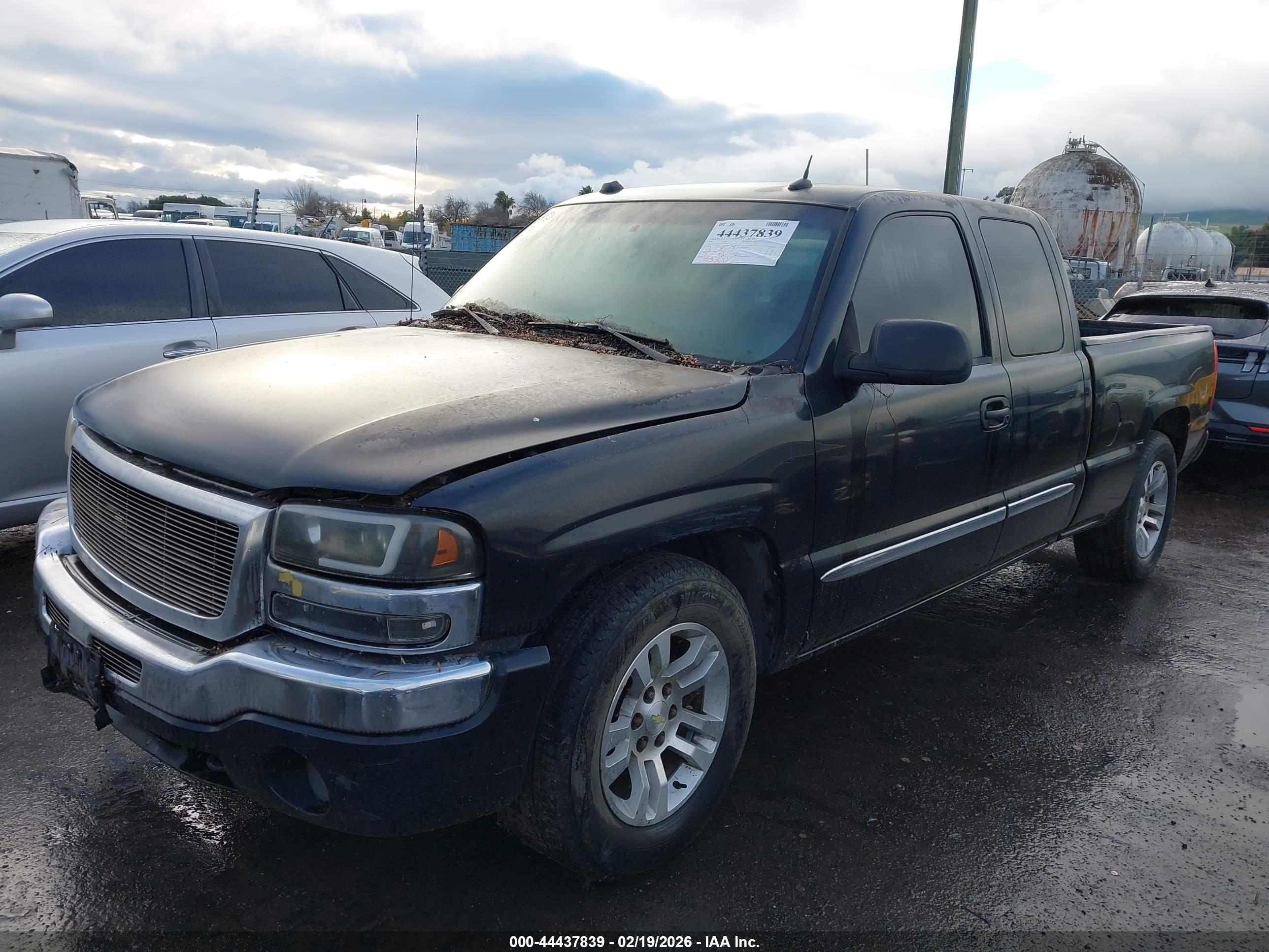 GMC SIERRA image 2