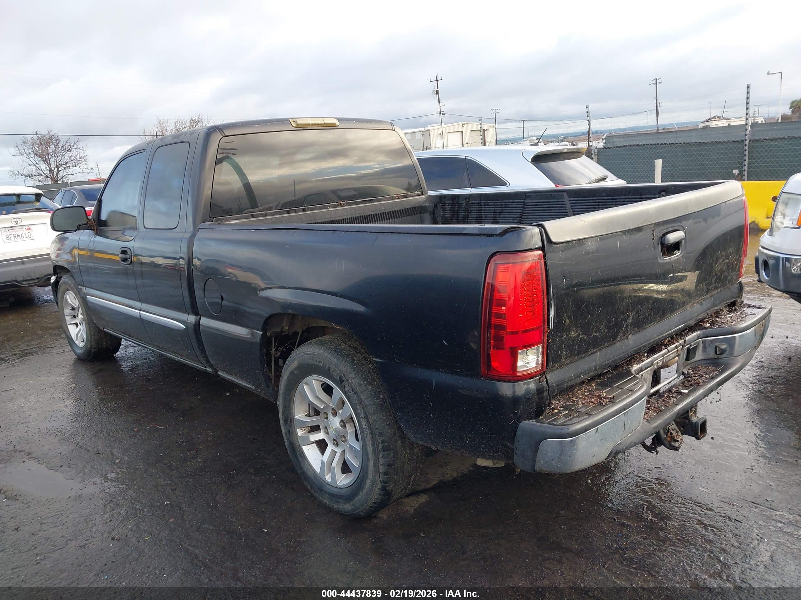 GMC SIERRA image 3