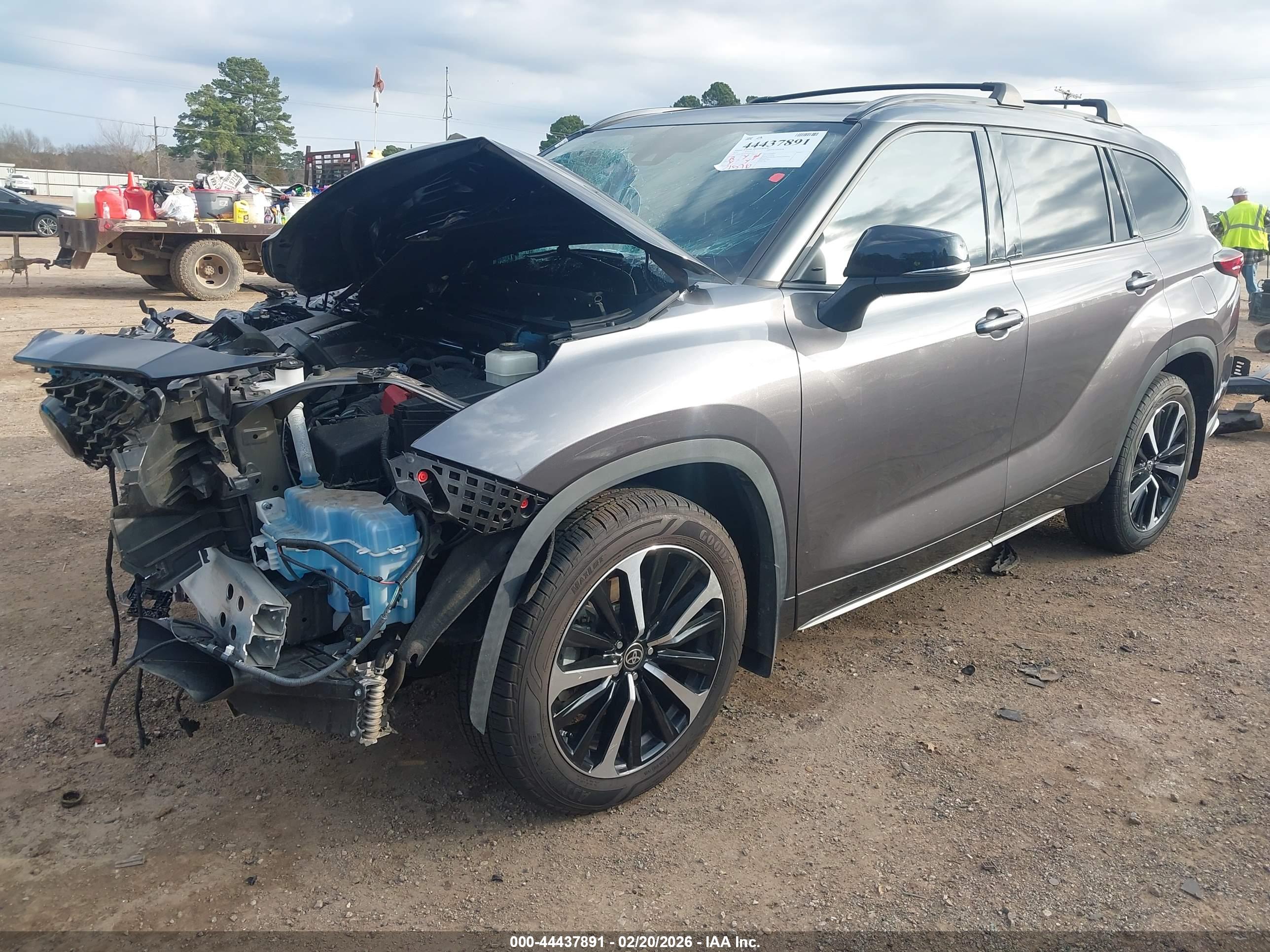 TOYOTA HIGHLANDER image 2