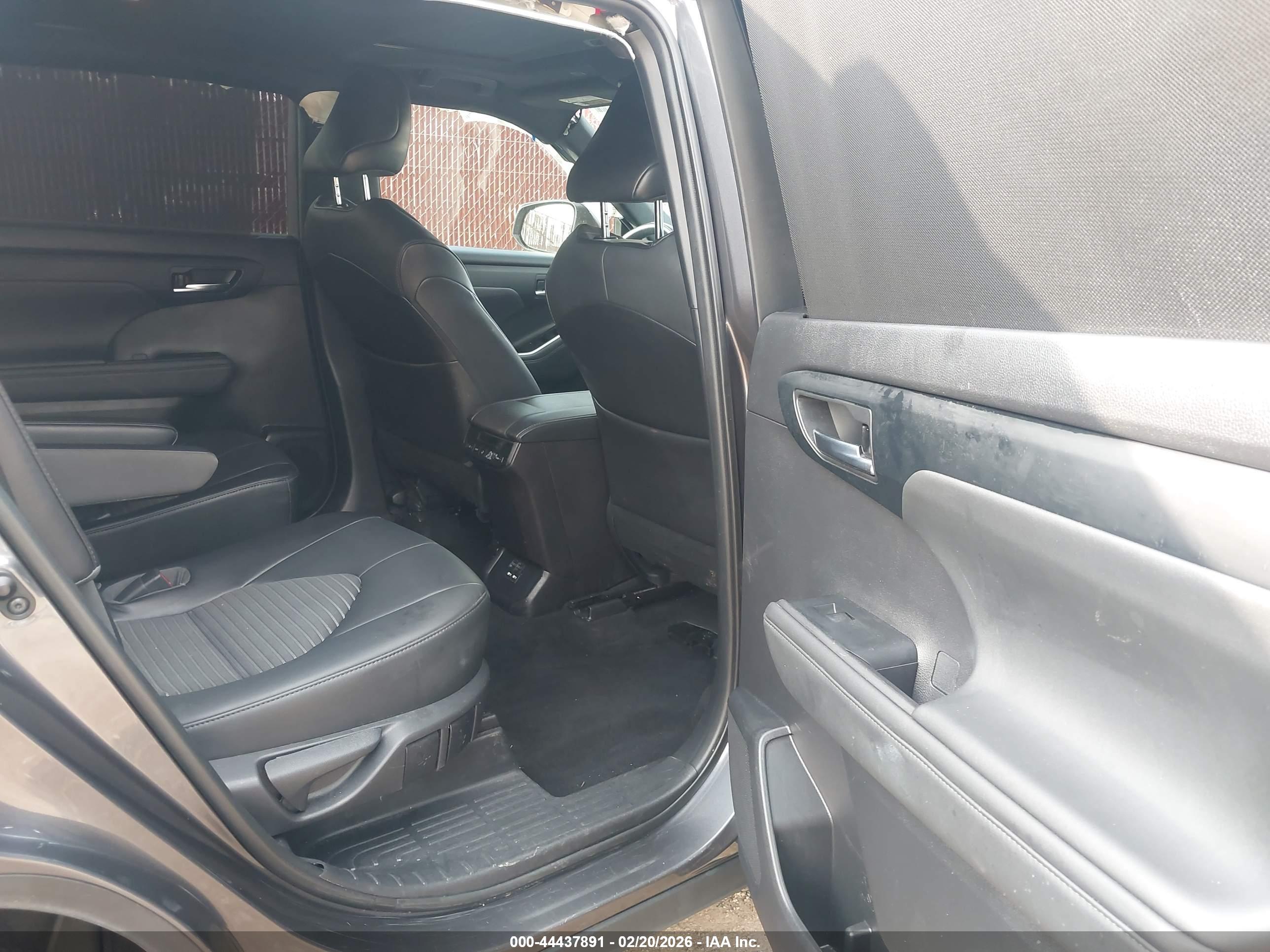 TOYOTA HIGHLANDER image 8