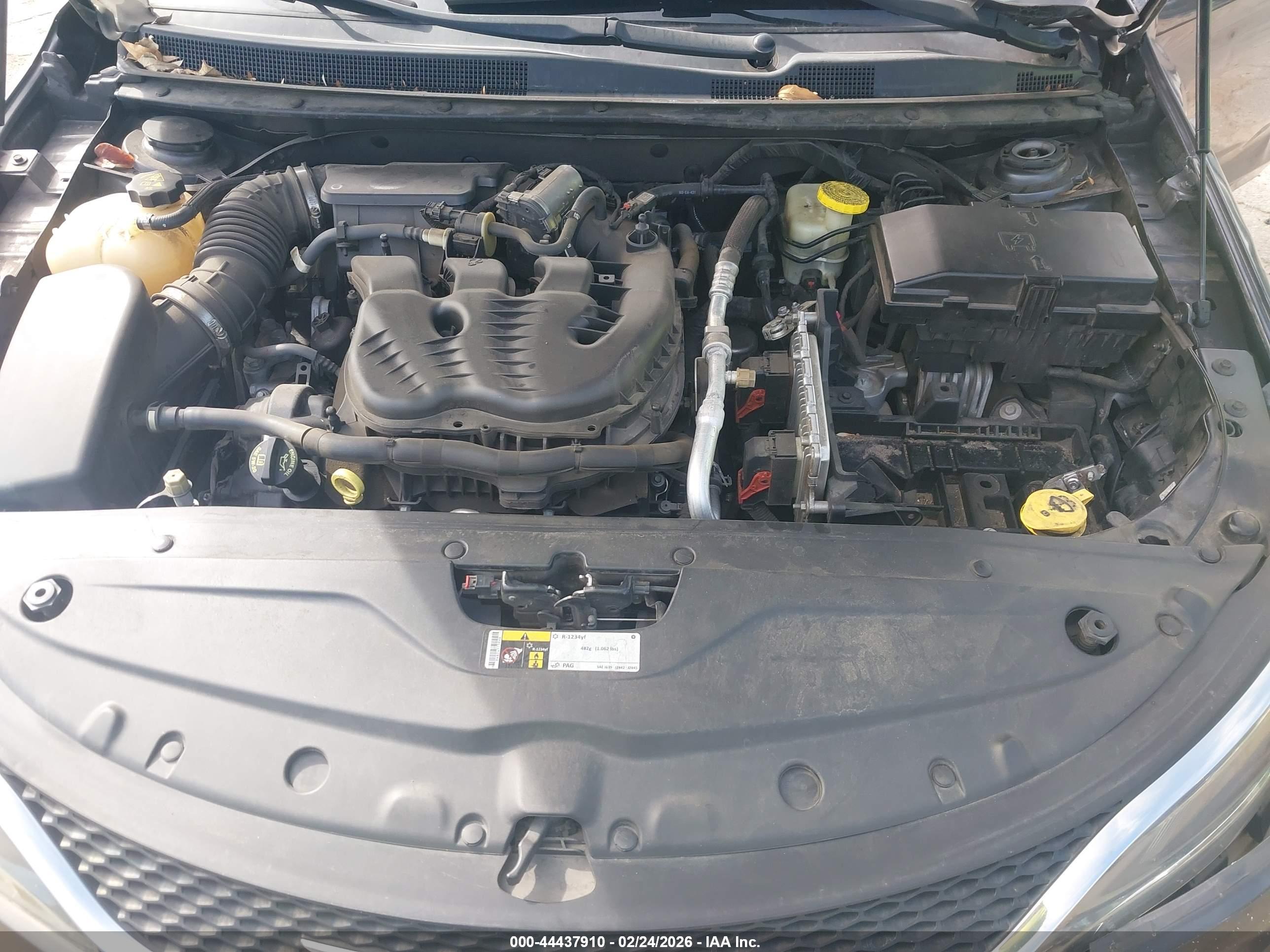CHRYSLER 200 image 10