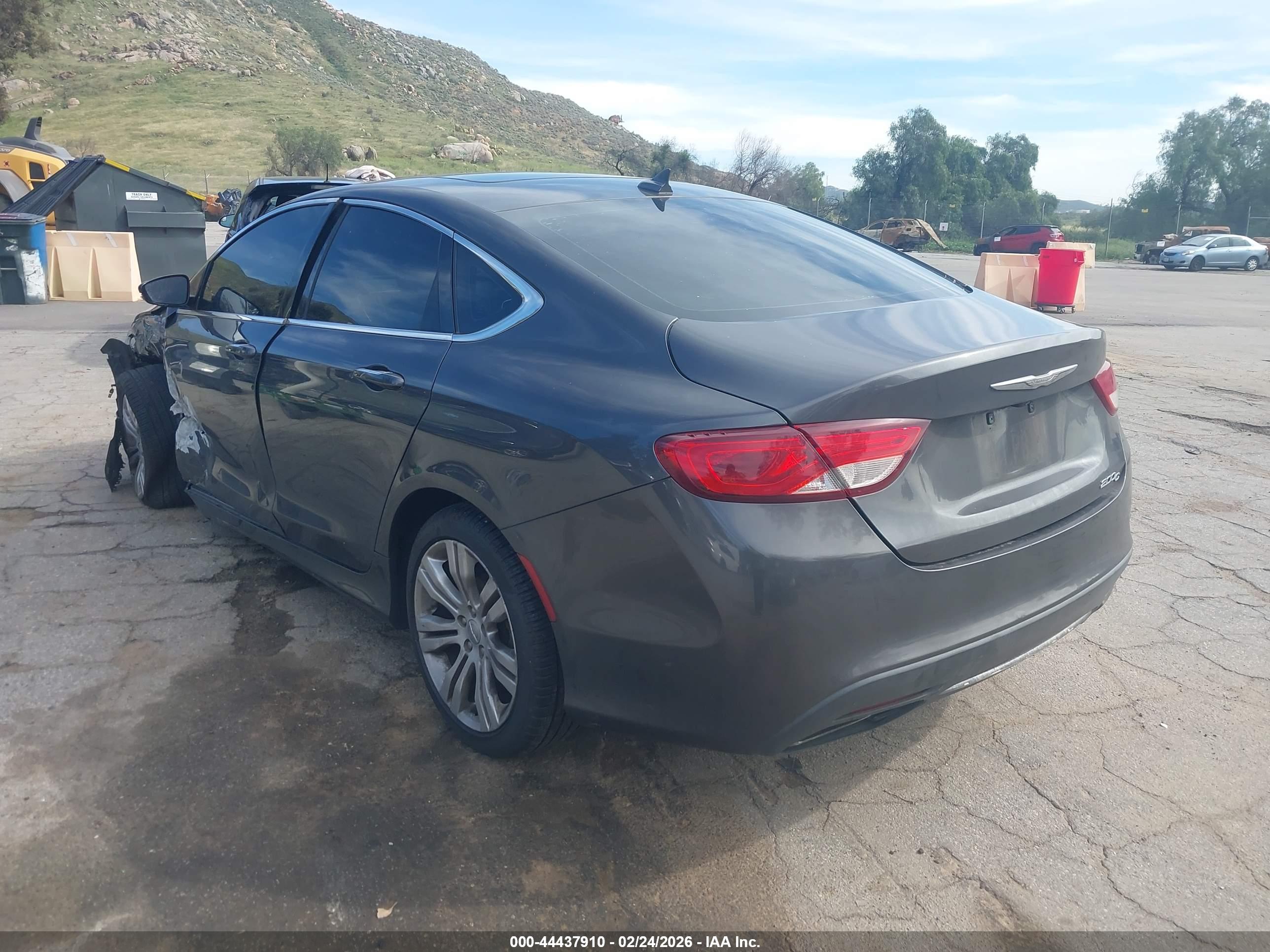 CHRYSLER 200 image 3