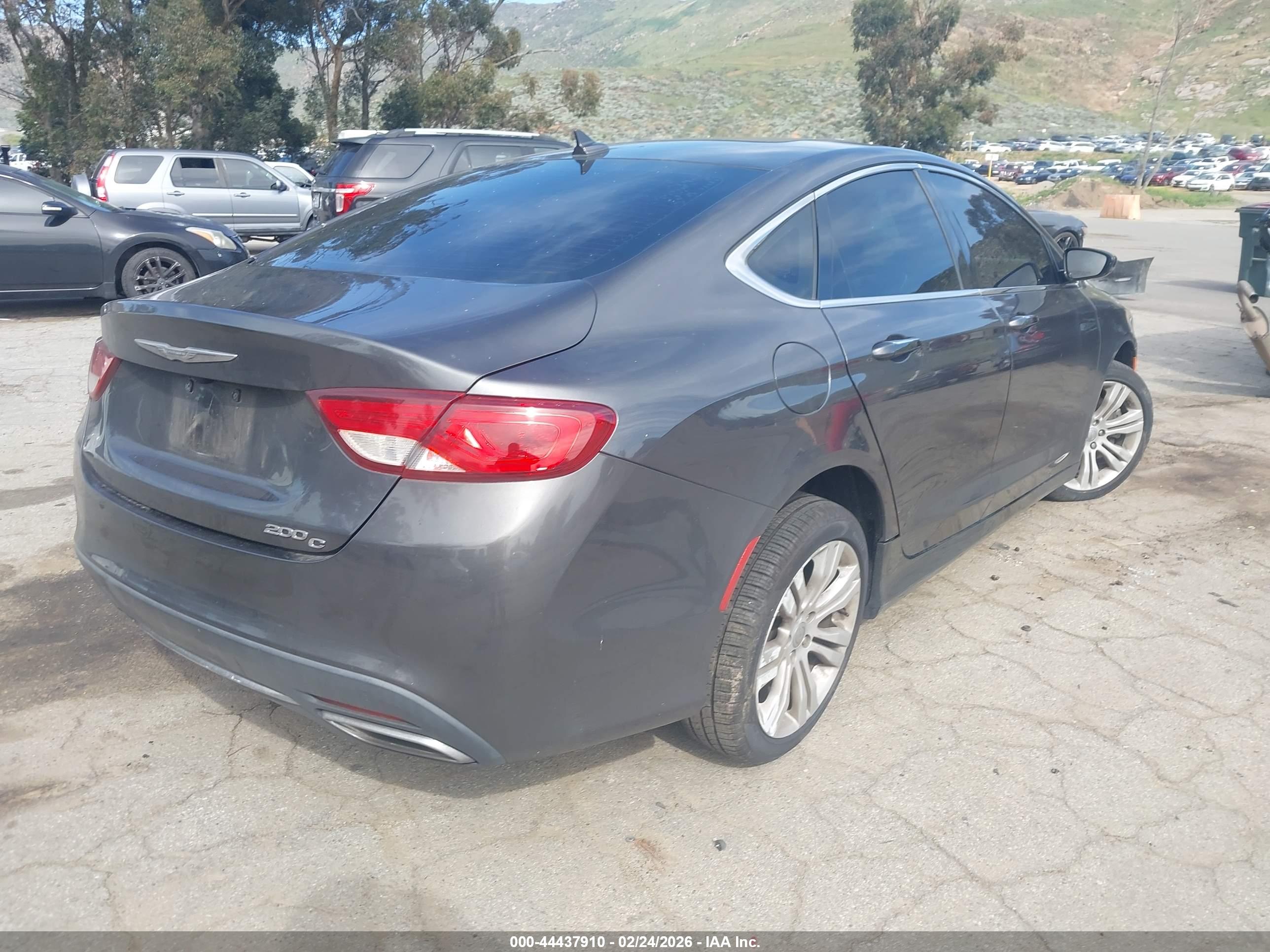 CHRYSLER 200 image 4