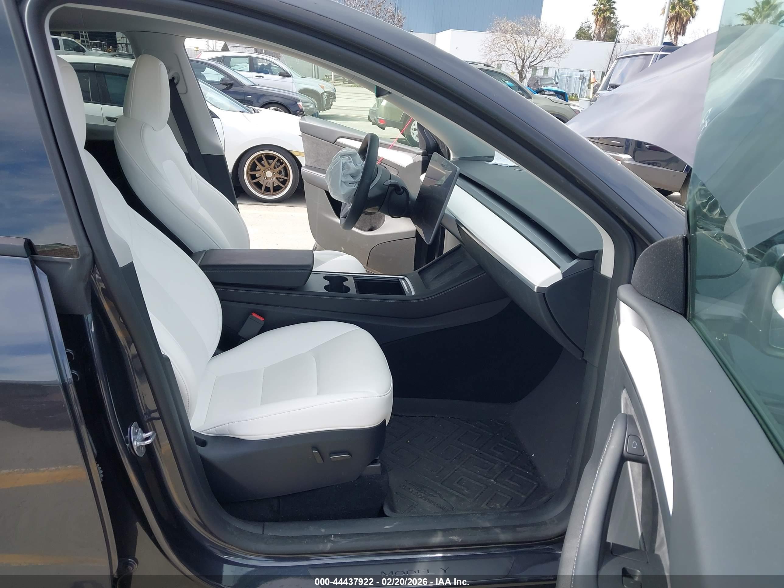 TESLA MODEL image 5