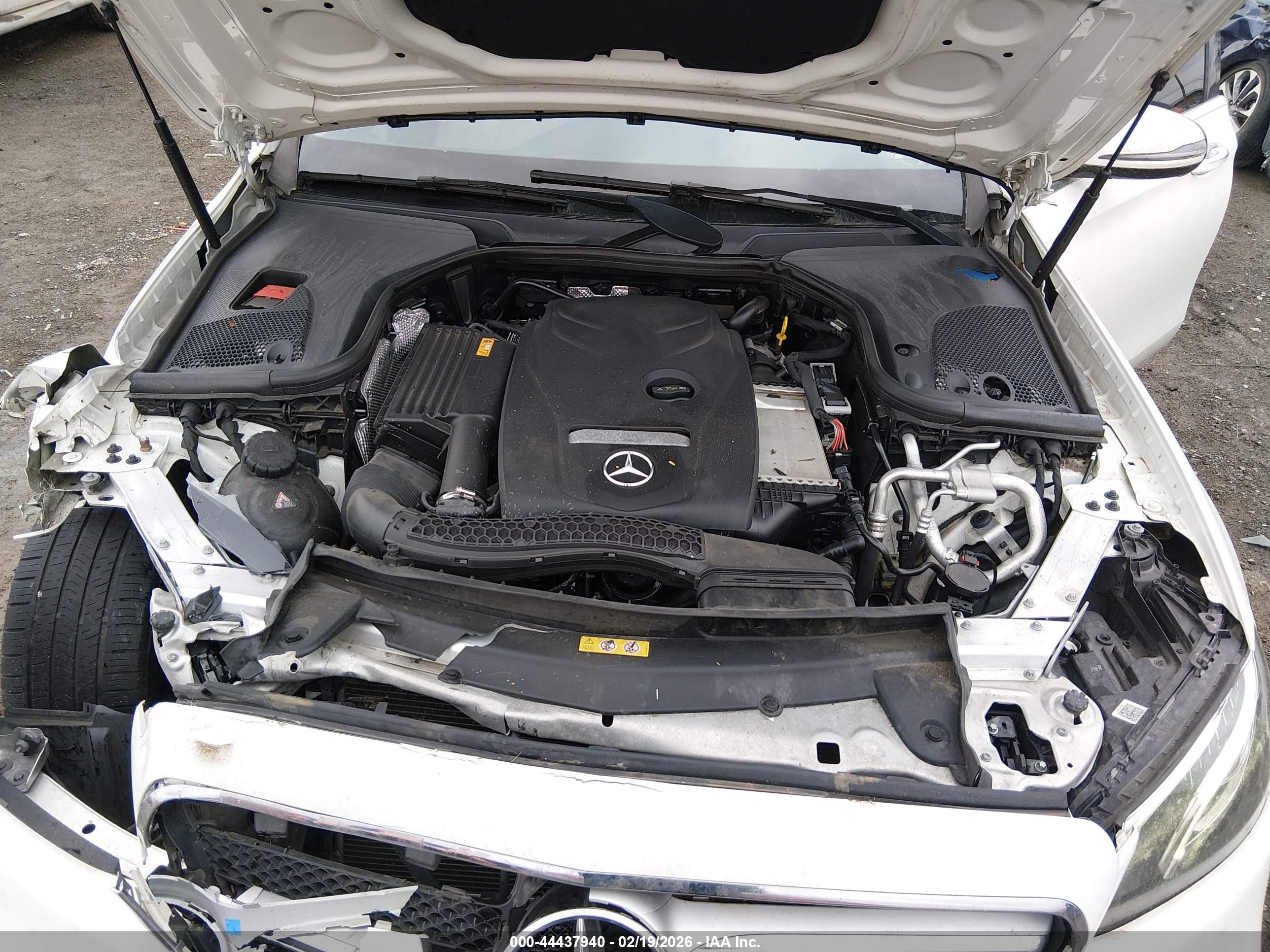 MERCEDES-BENZ E image 10