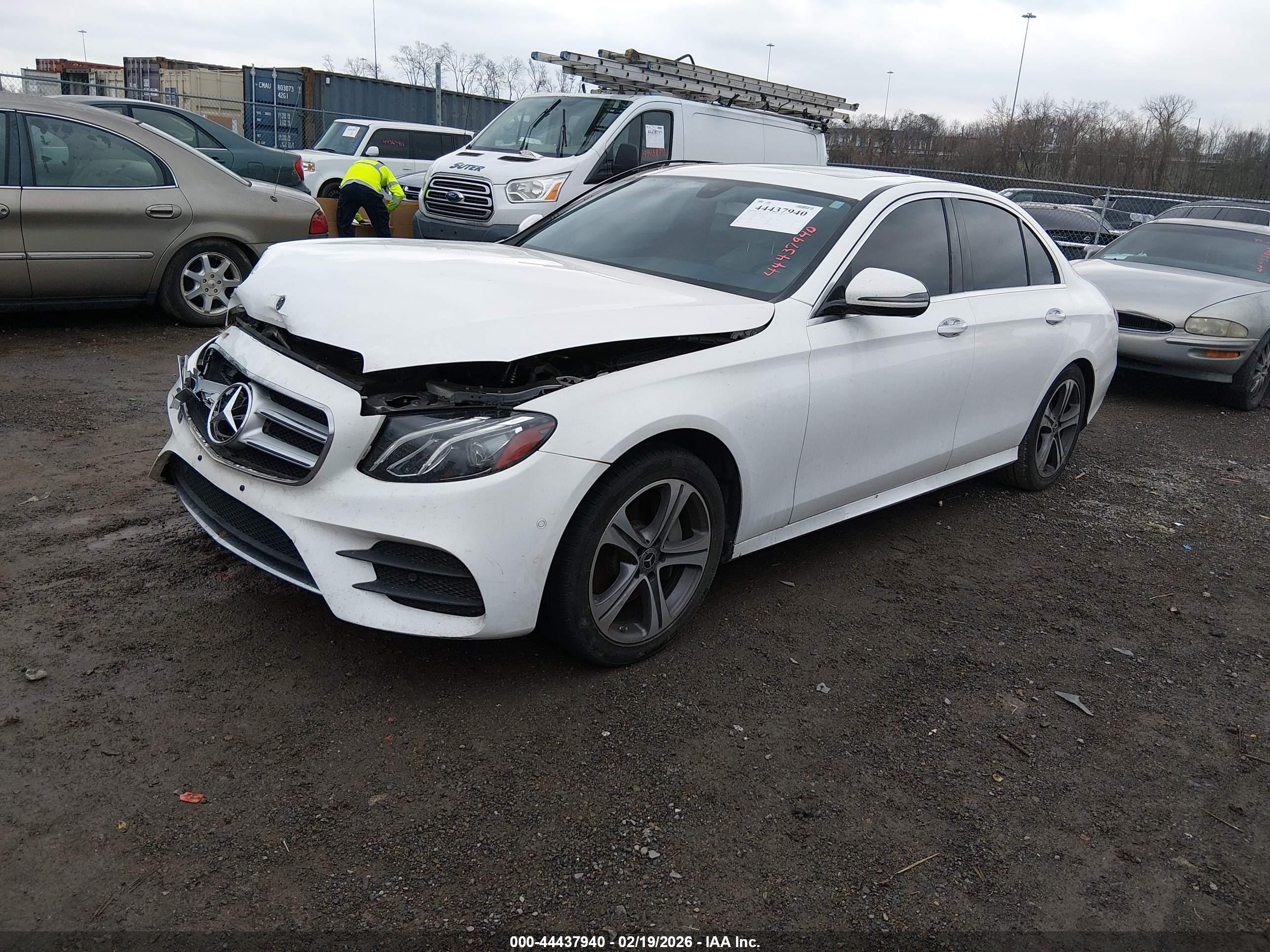 MERCEDES-BENZ E image 2