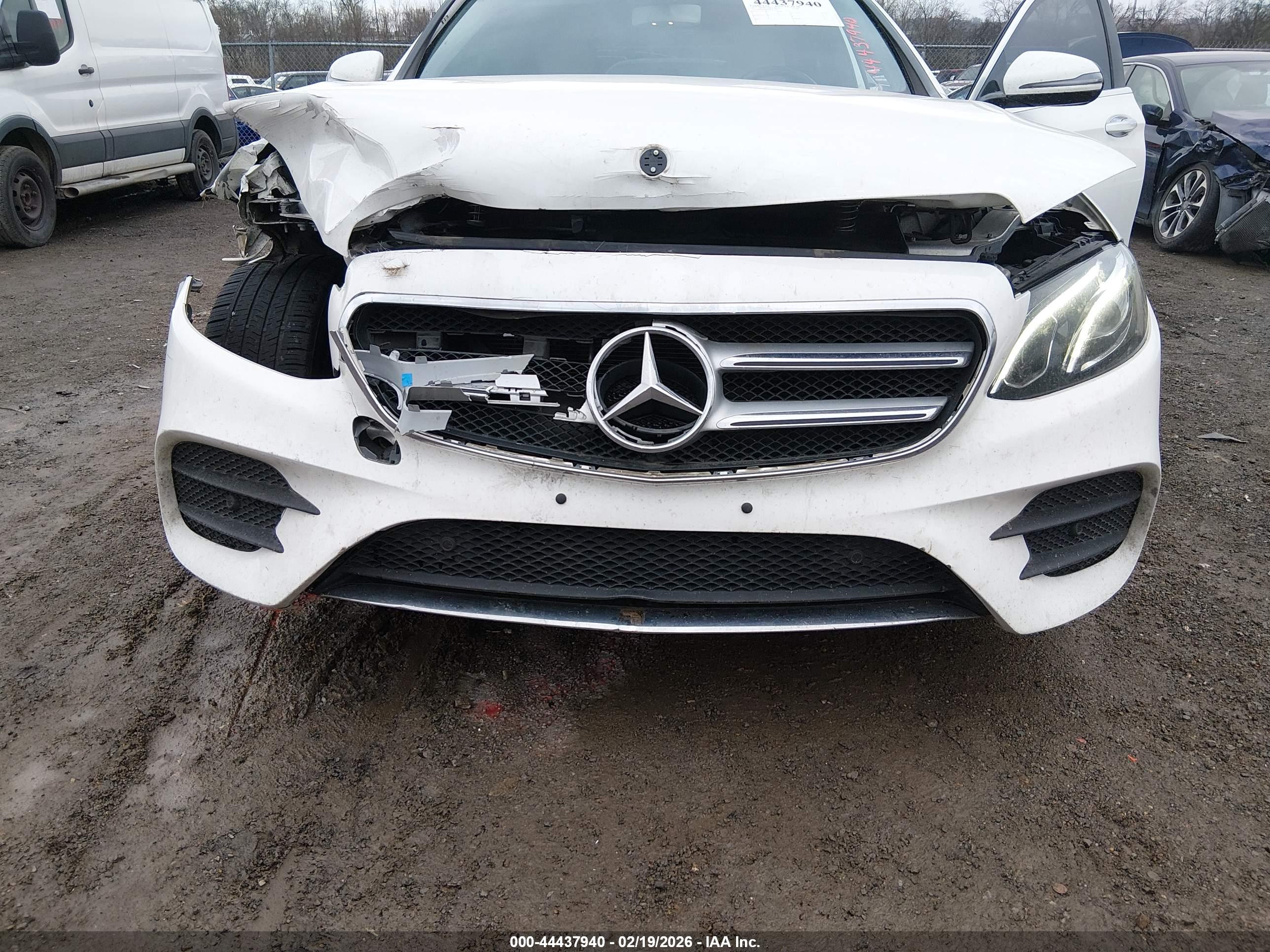 MERCEDES-BENZ E image 6