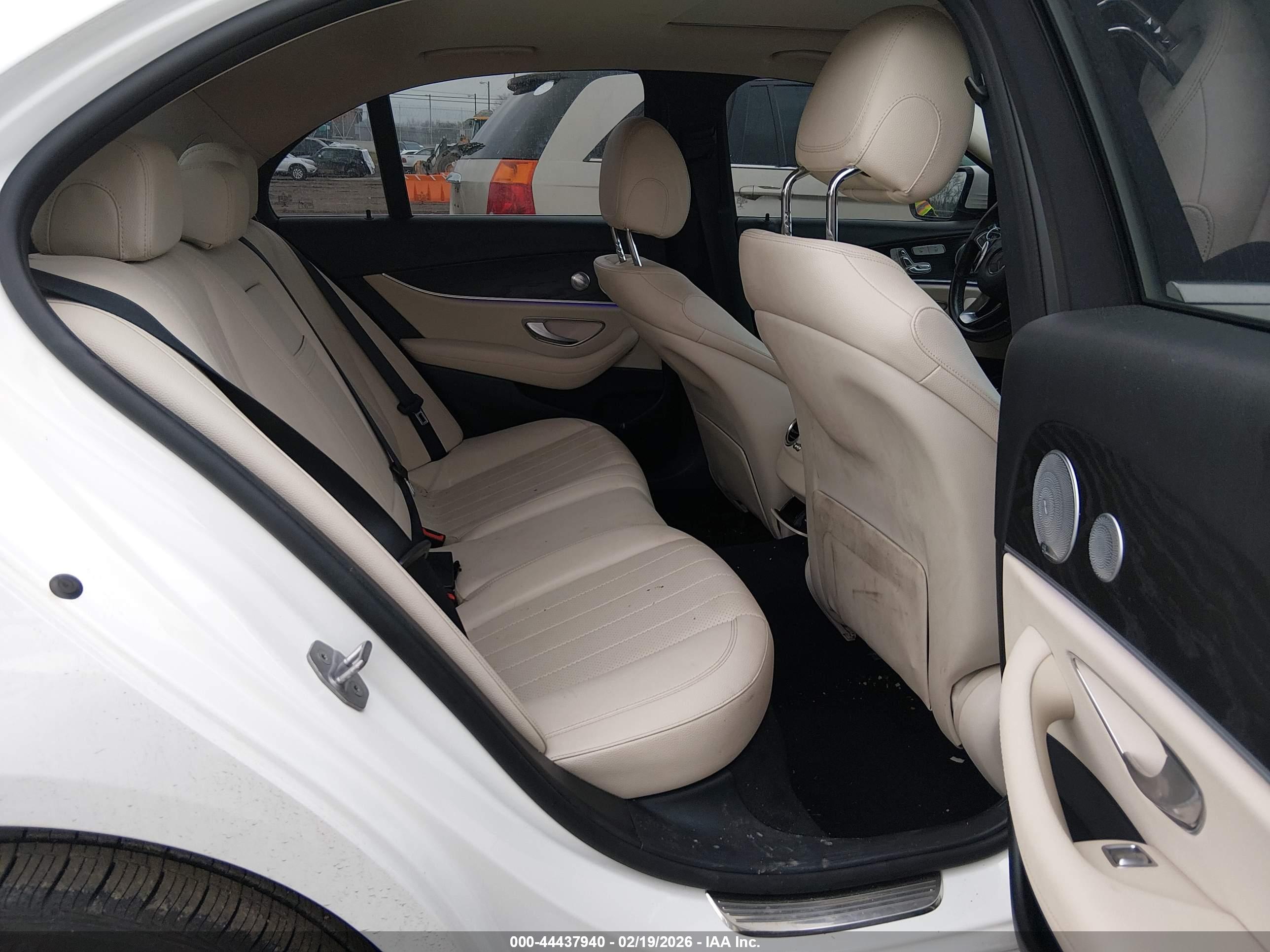 MERCEDES-BENZ E image 8