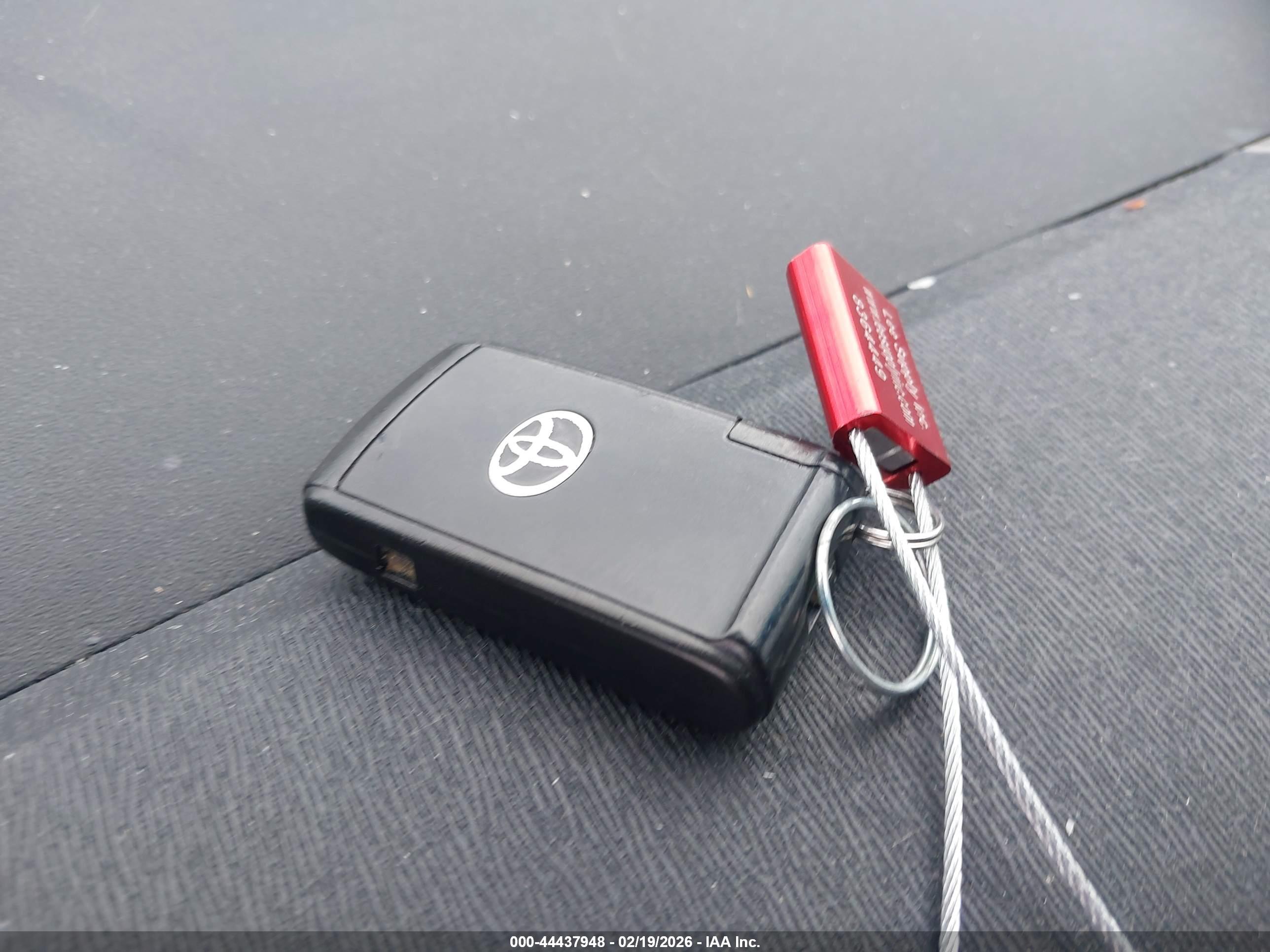 TOYOTA PRIUS image 11