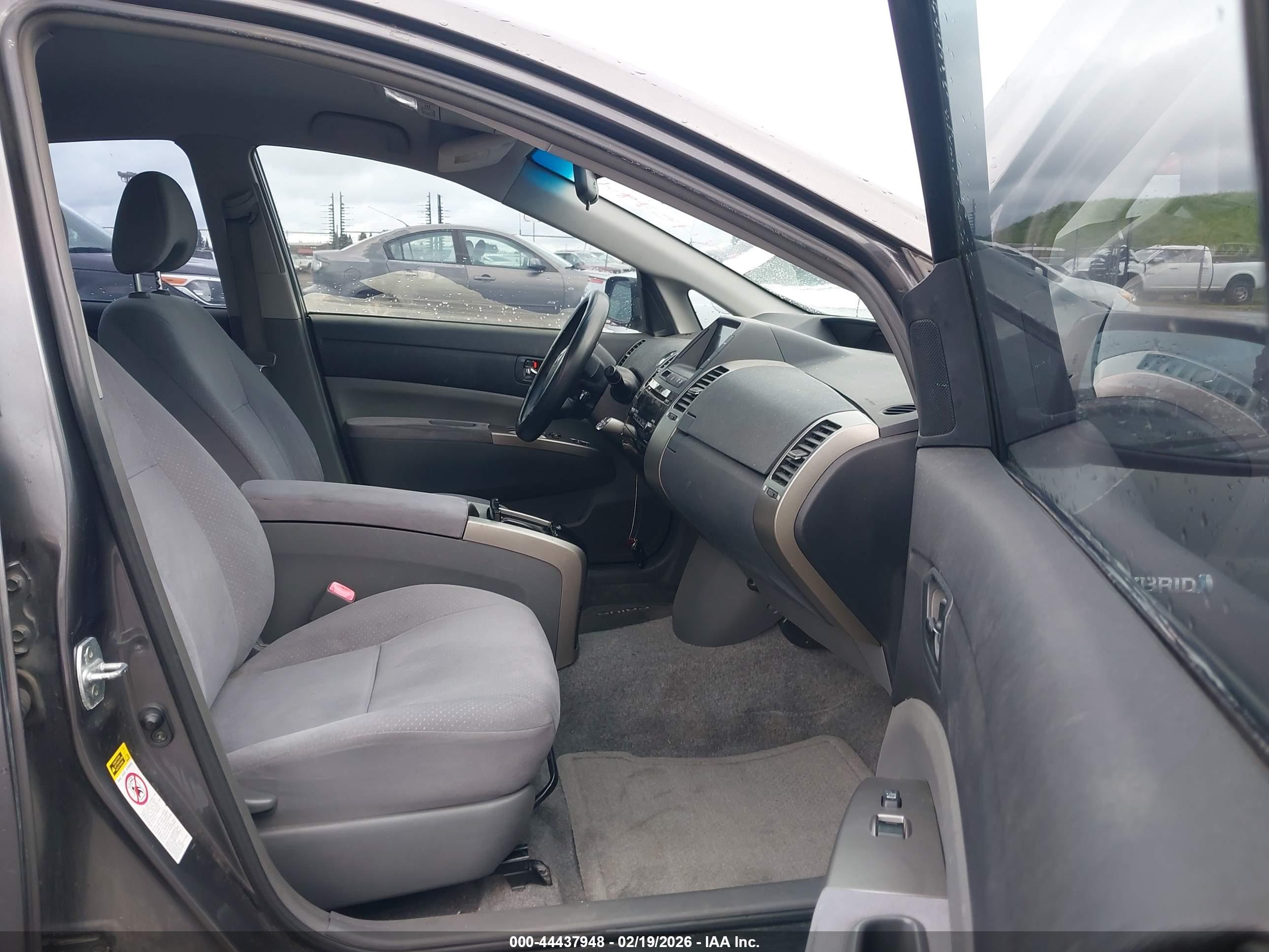 TOYOTA PRIUS image 5