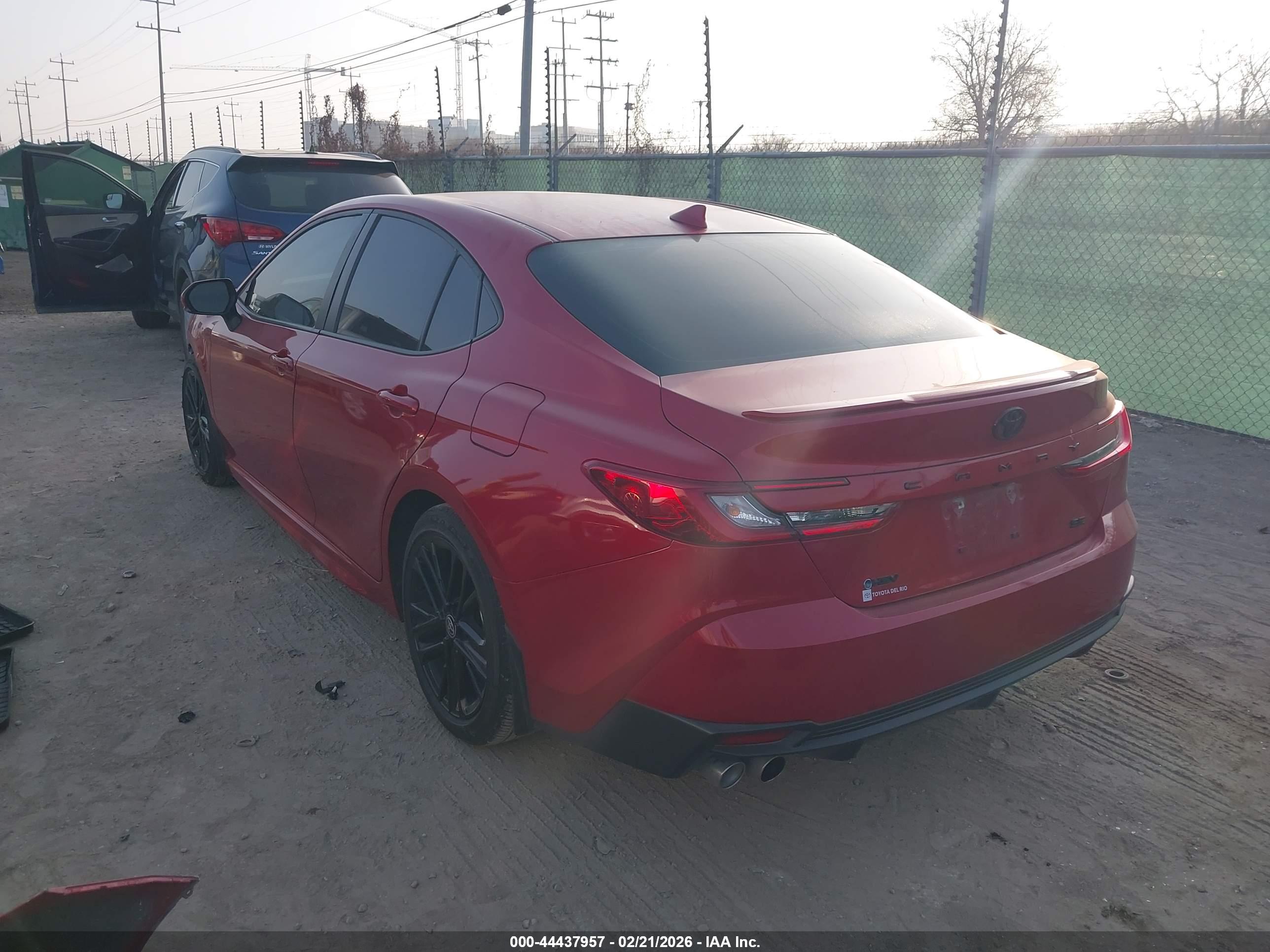 TOYOTA CAMRY image 3