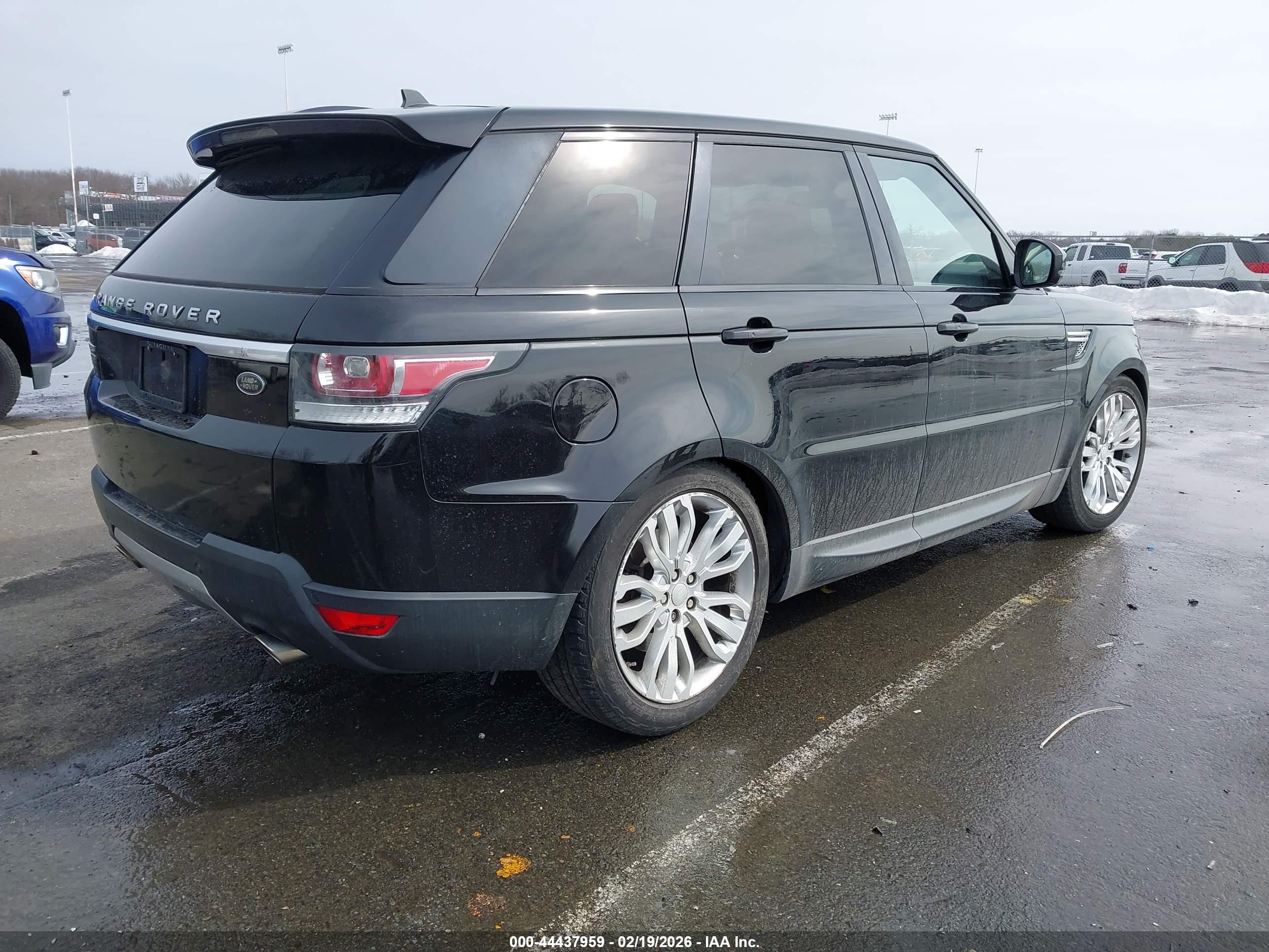 LAND ROVER image 4