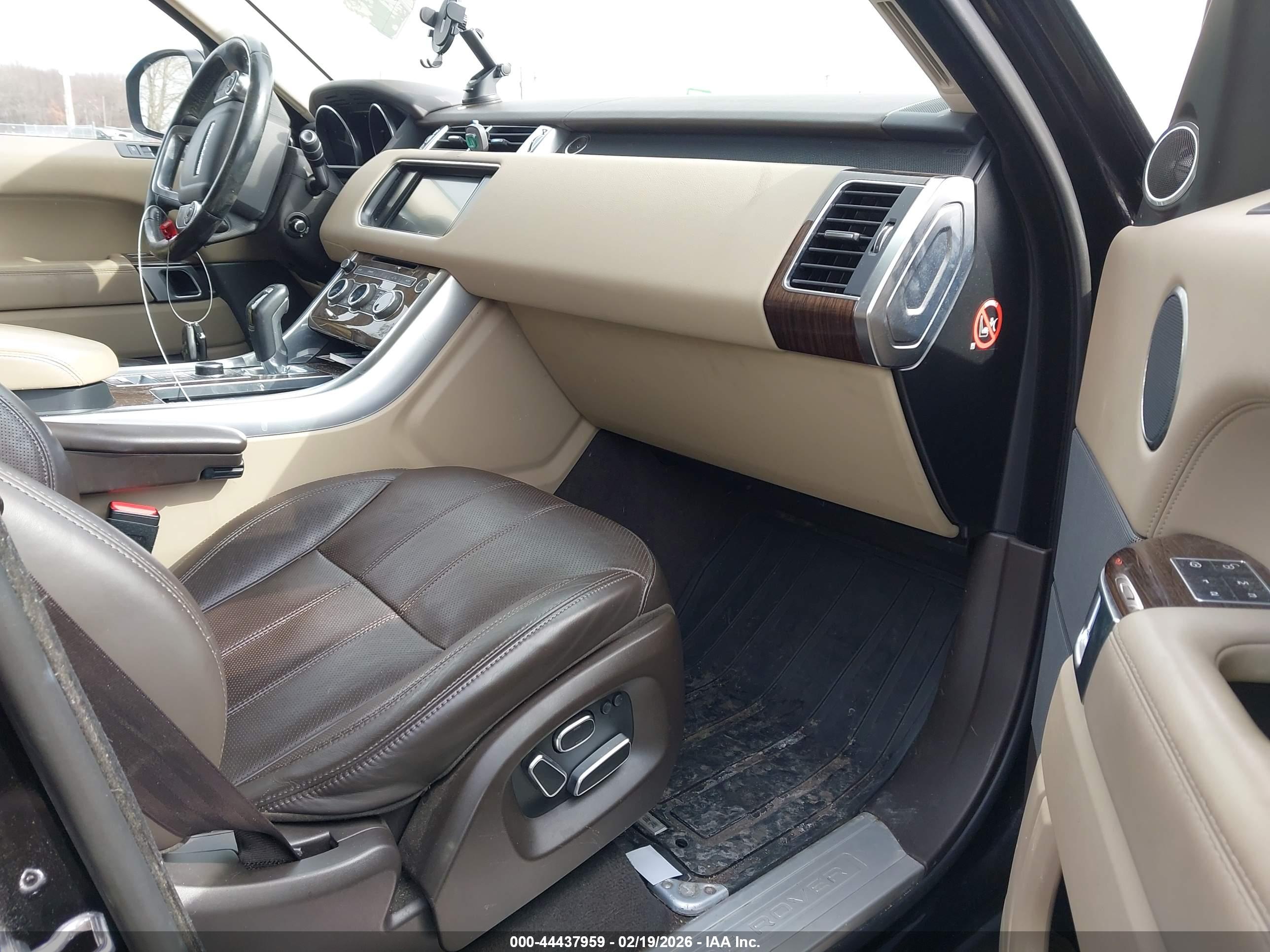 LAND ROVER image 5