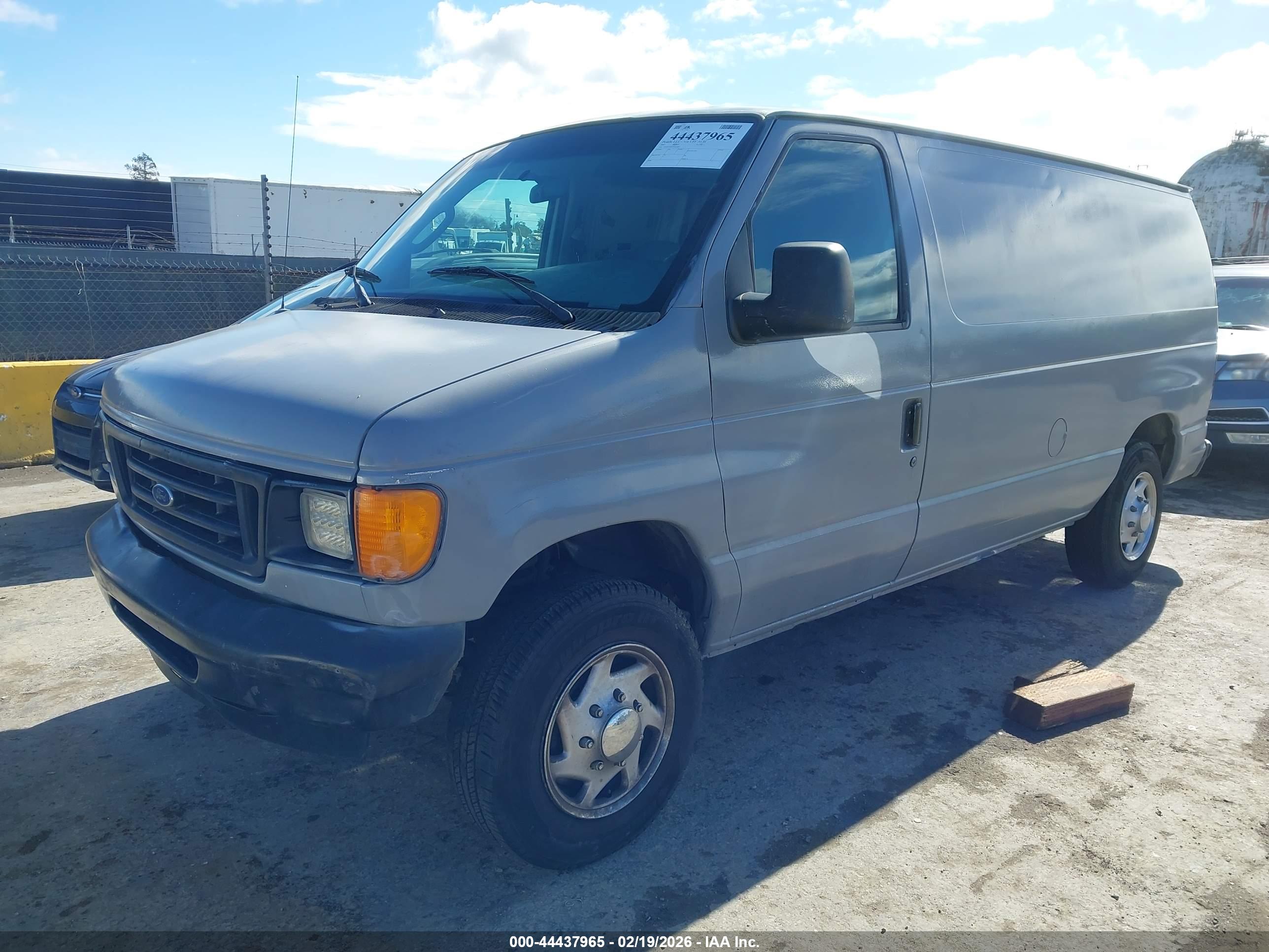 FORD E-150 image 2