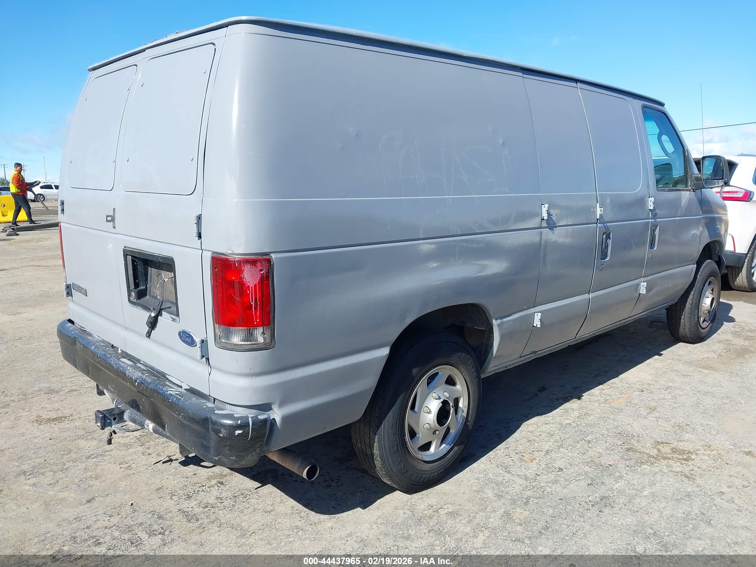 FORD E-150 image 4