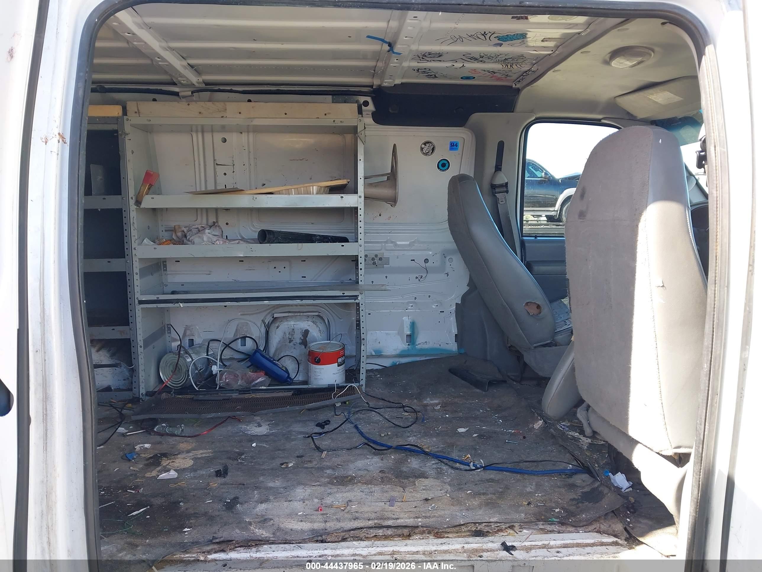 FORD E-150 image 8