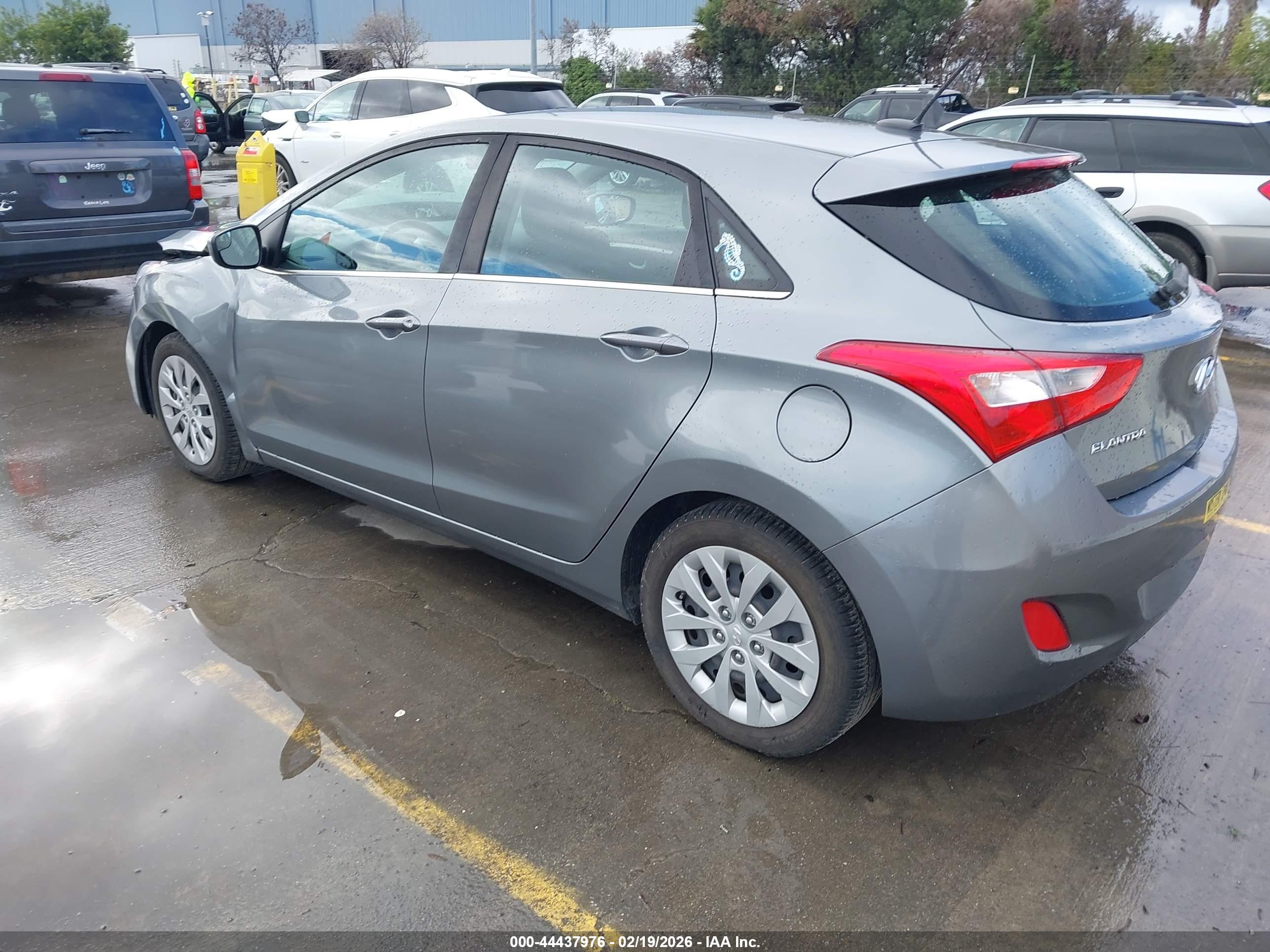 HYUNDAI ELANTRA image 3