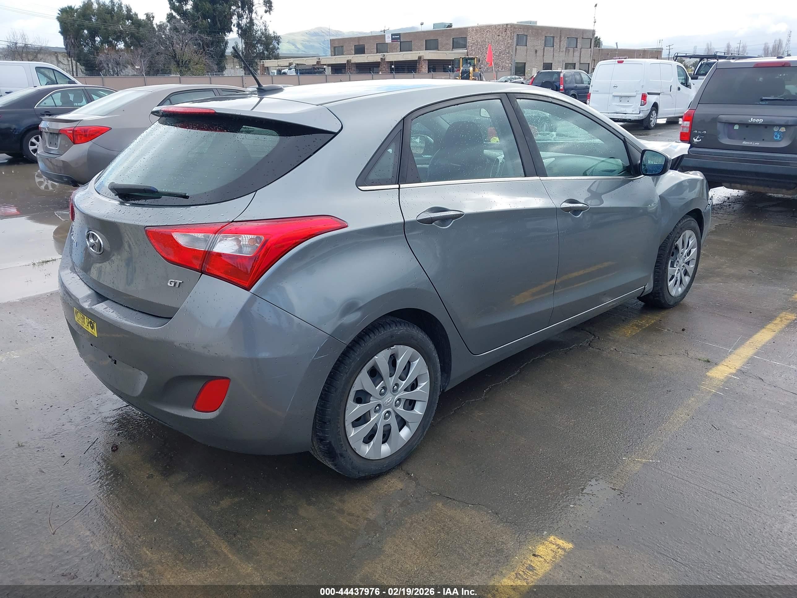 HYUNDAI ELANTRA image 4