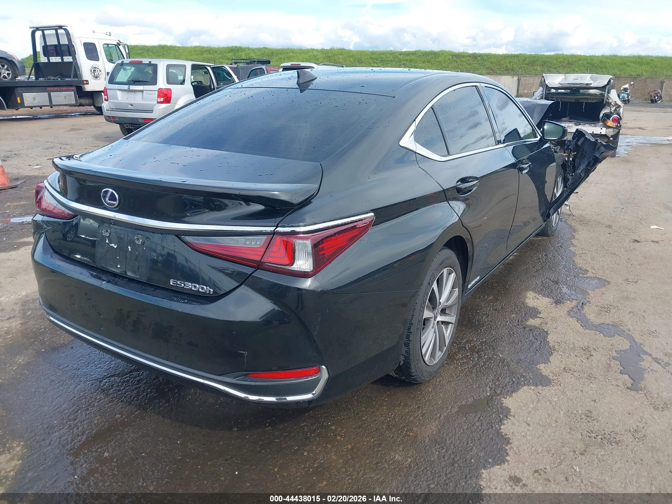 LEXUS ES image 4