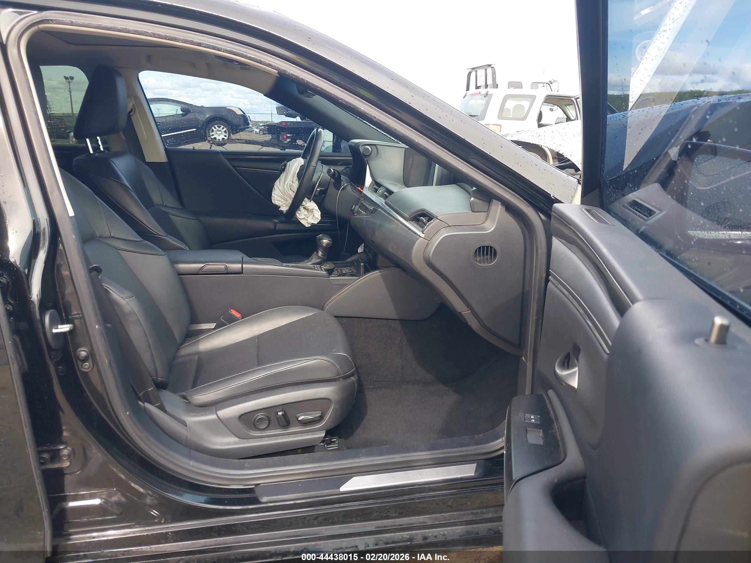 LEXUS ES image 5