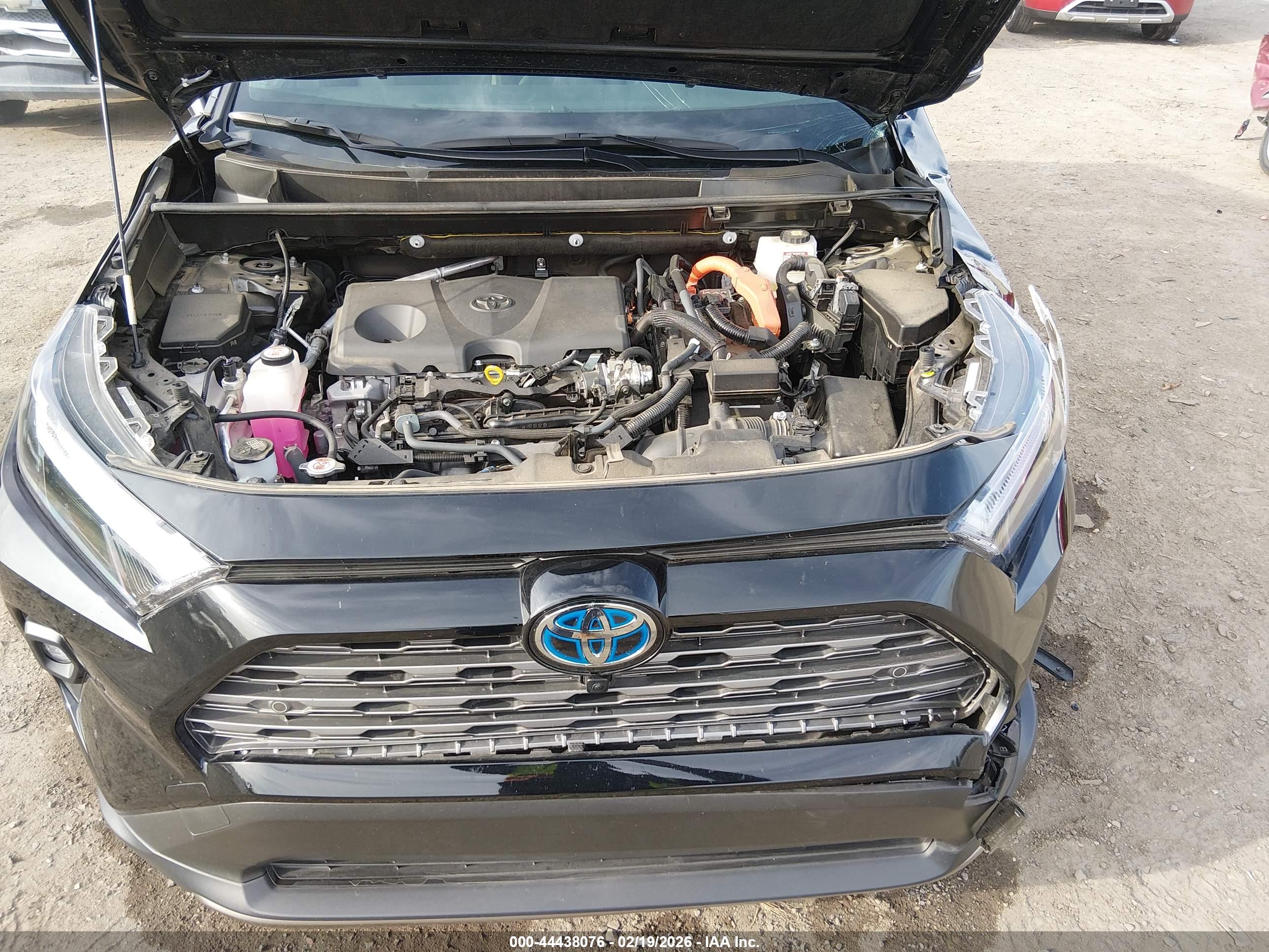TOYOTA RAV4 image 10