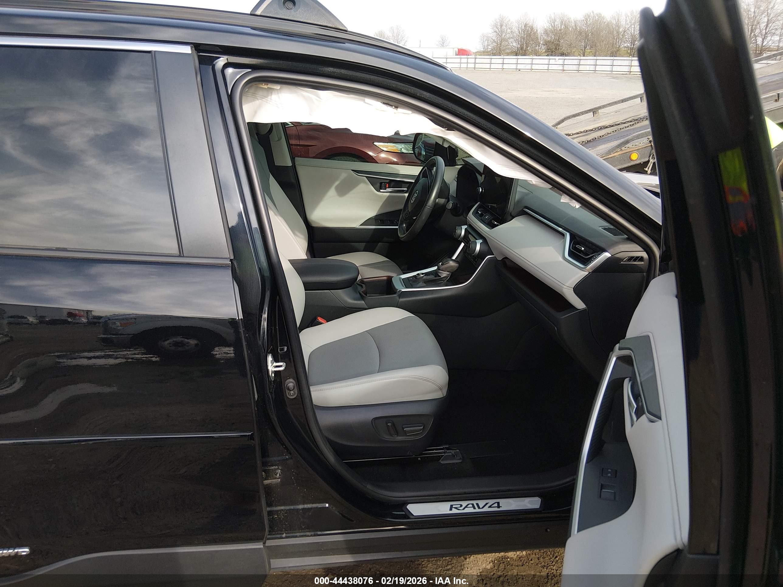 TOYOTA RAV4 image 5