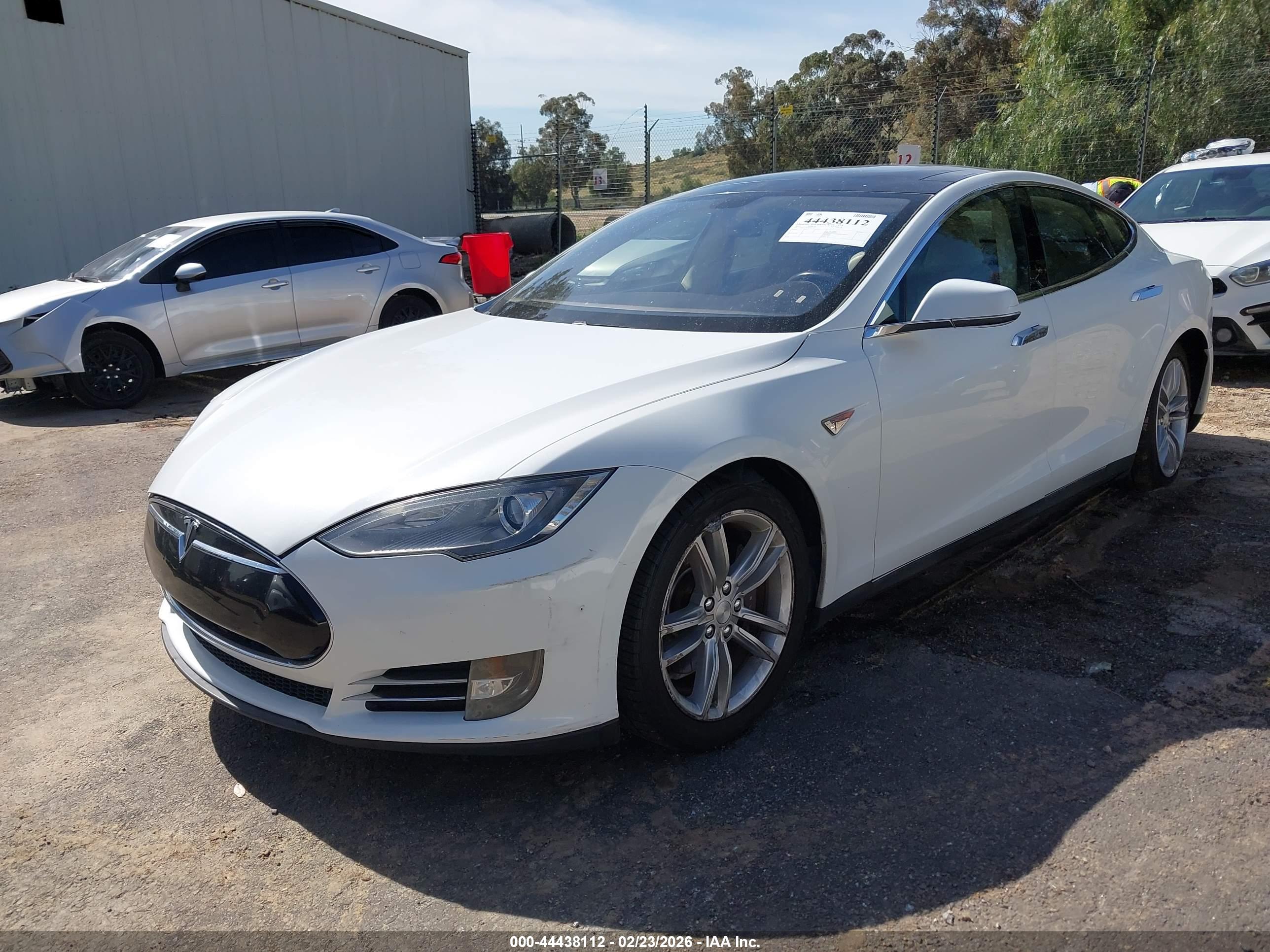 TESLA MODEL image 2