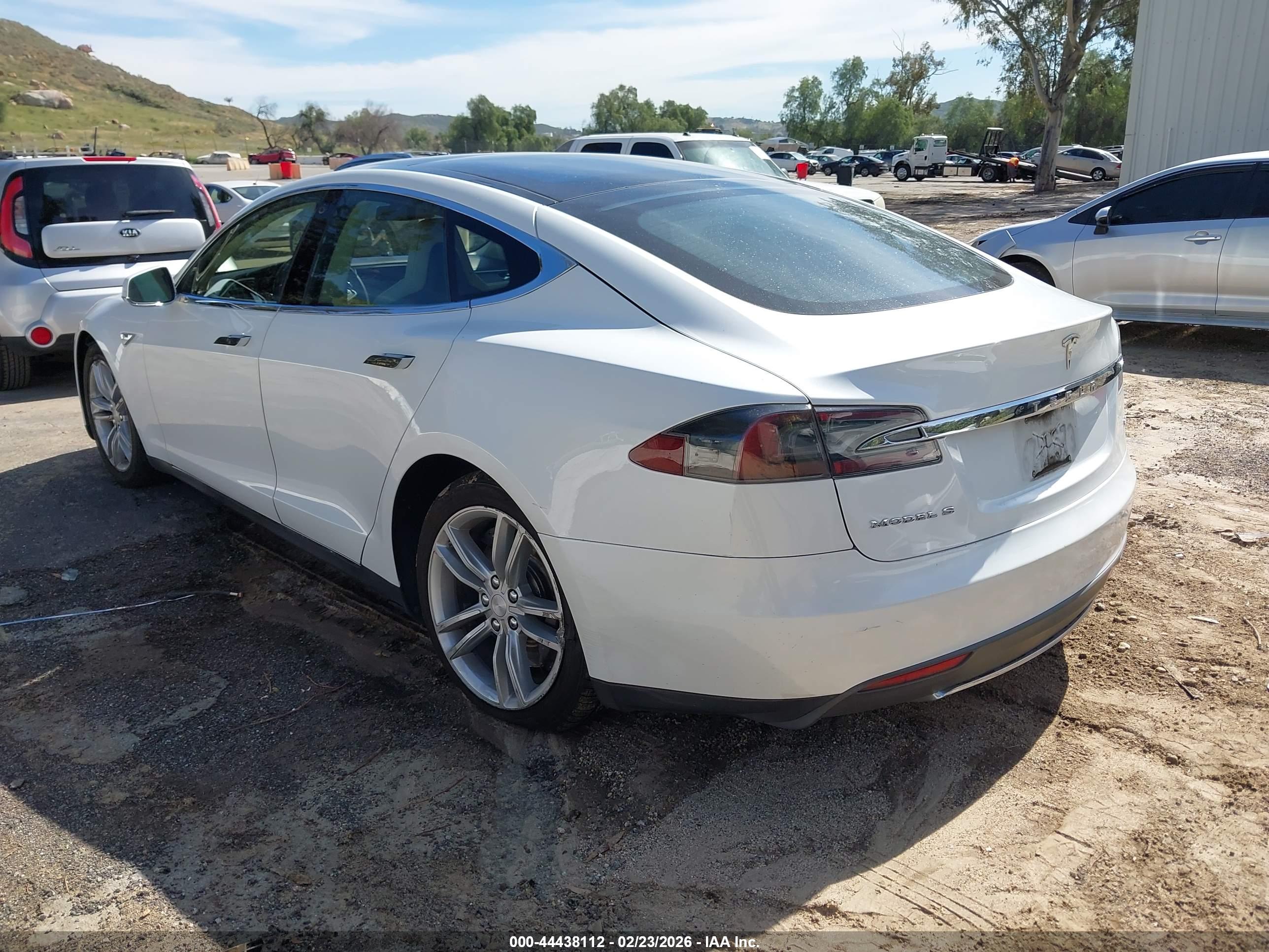 TESLA MODEL image 3