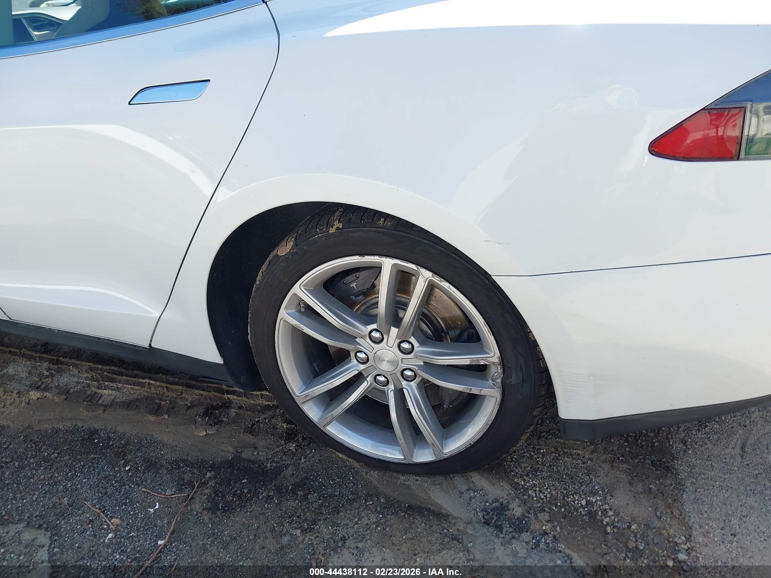 TESLA MODEL image 6