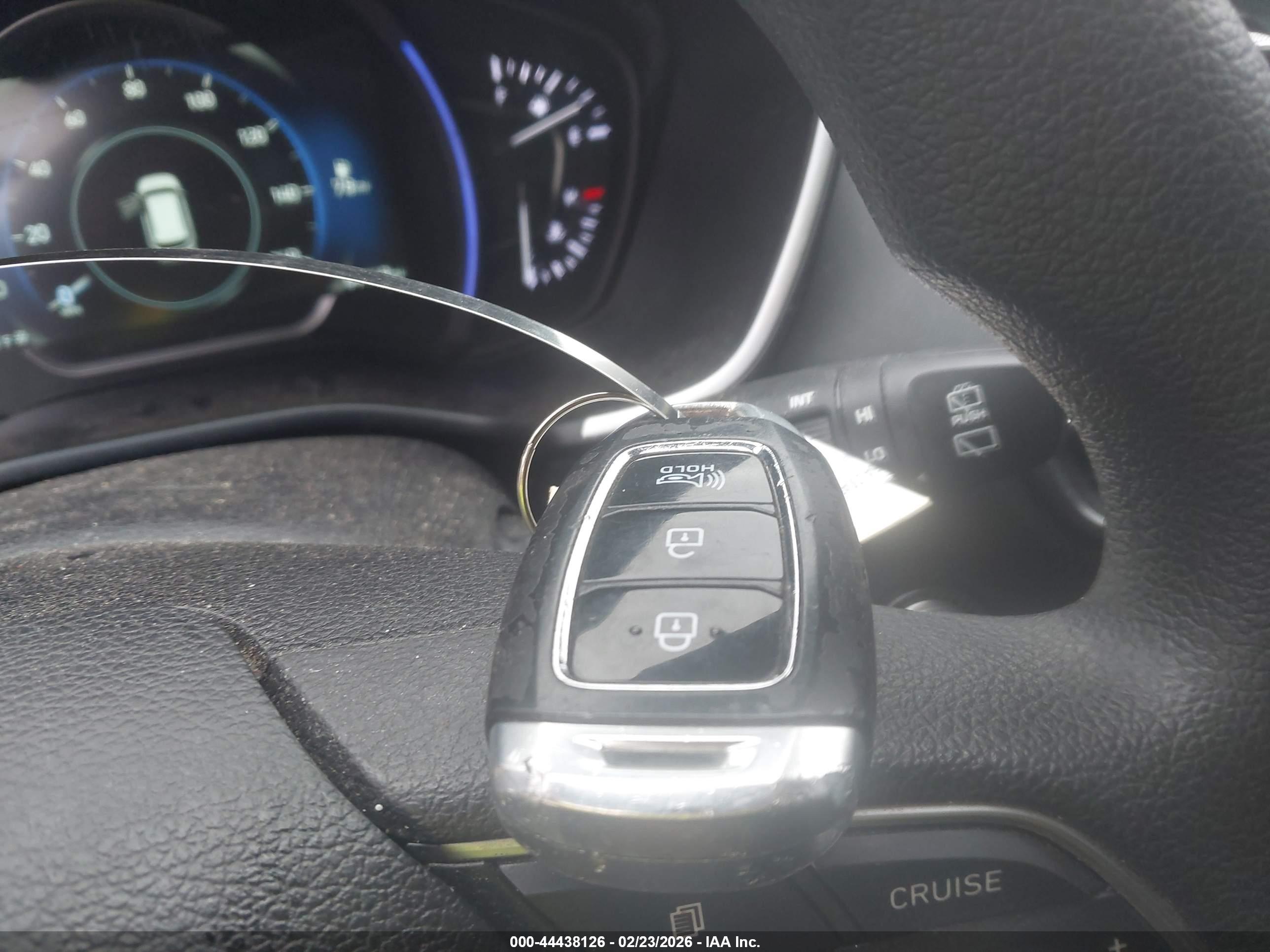 HYUNDAI SANTA image 11