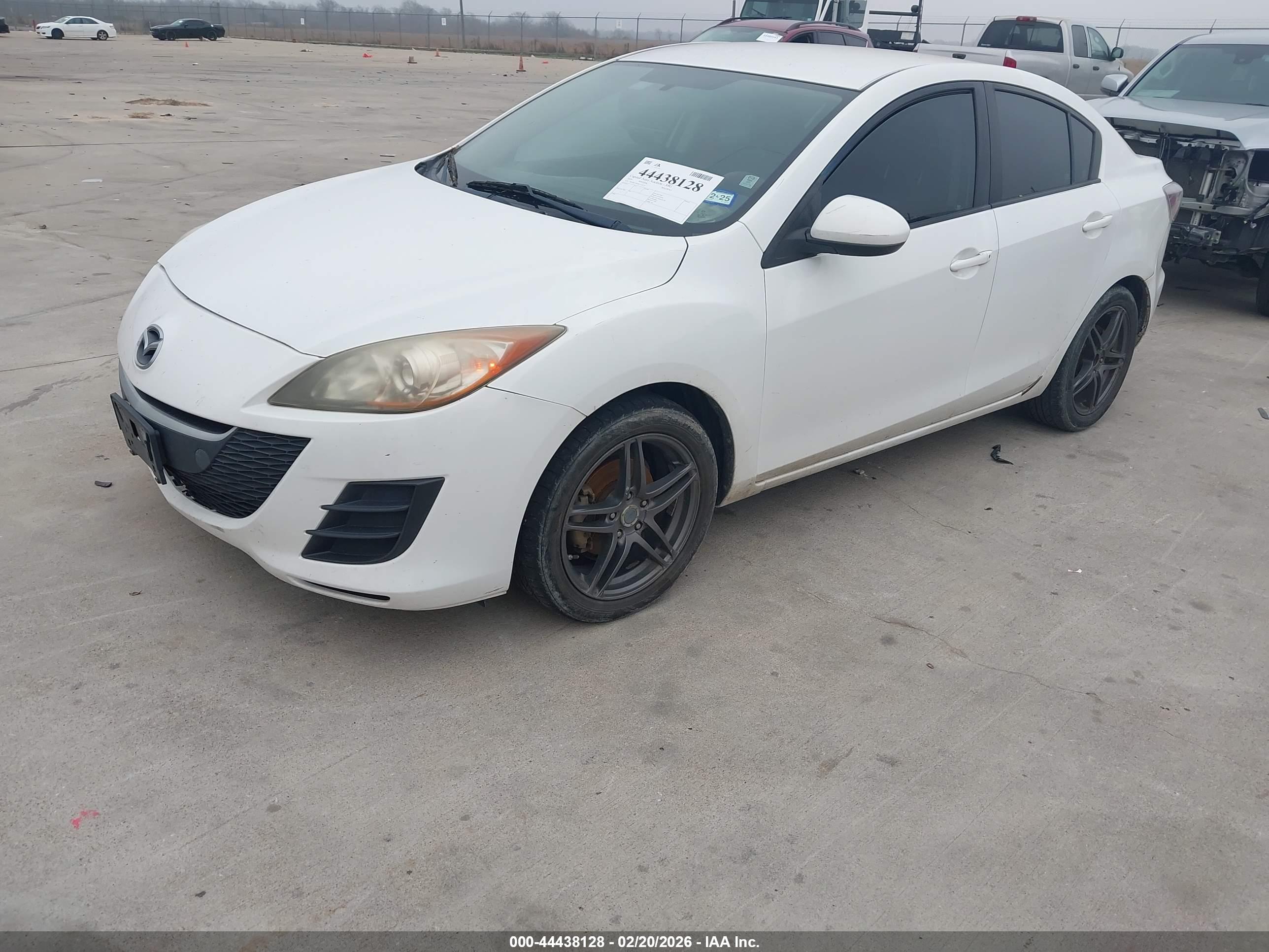 MAZDA MAZDA3 image 2