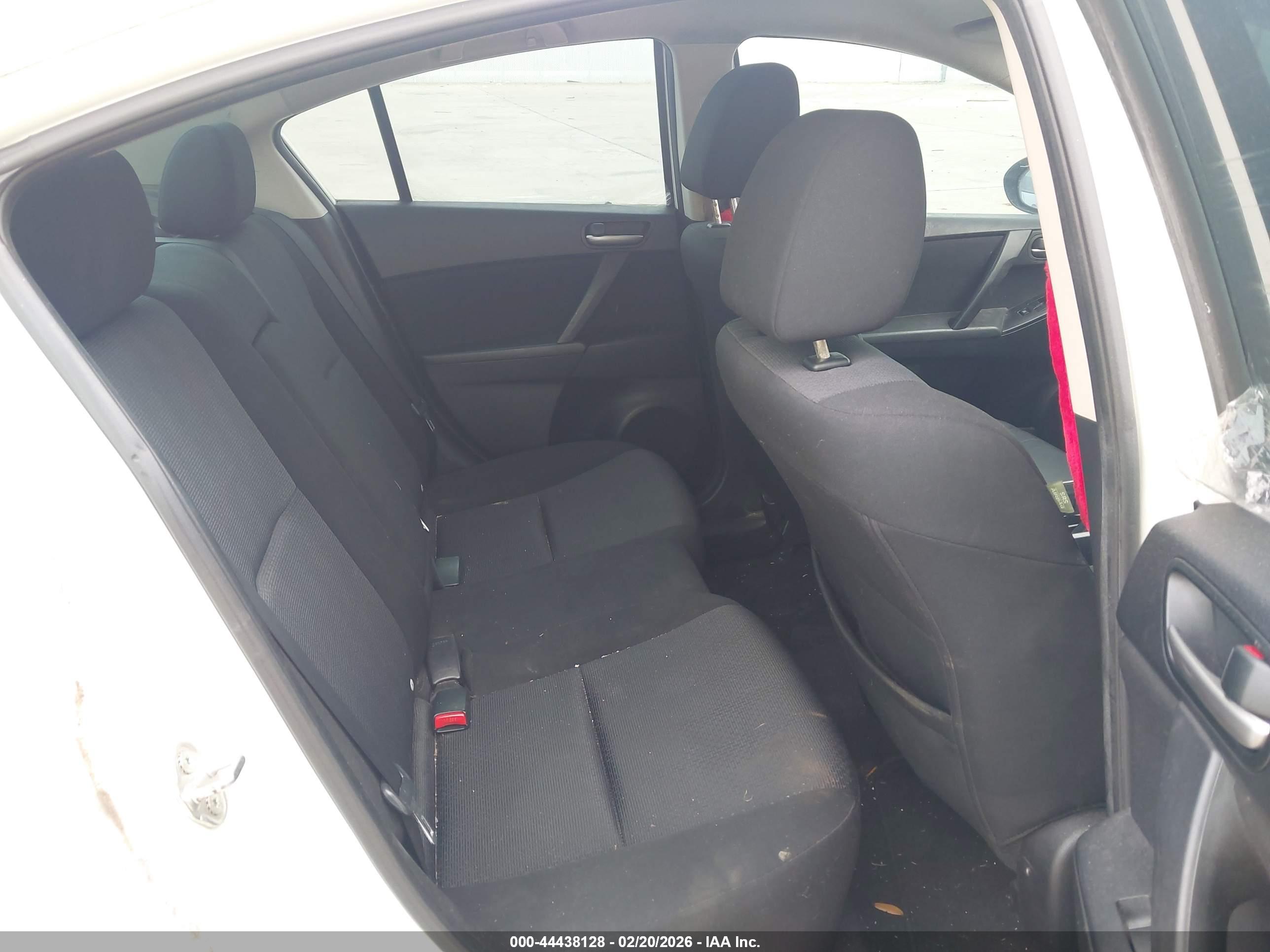 MAZDA MAZDA3 image 8