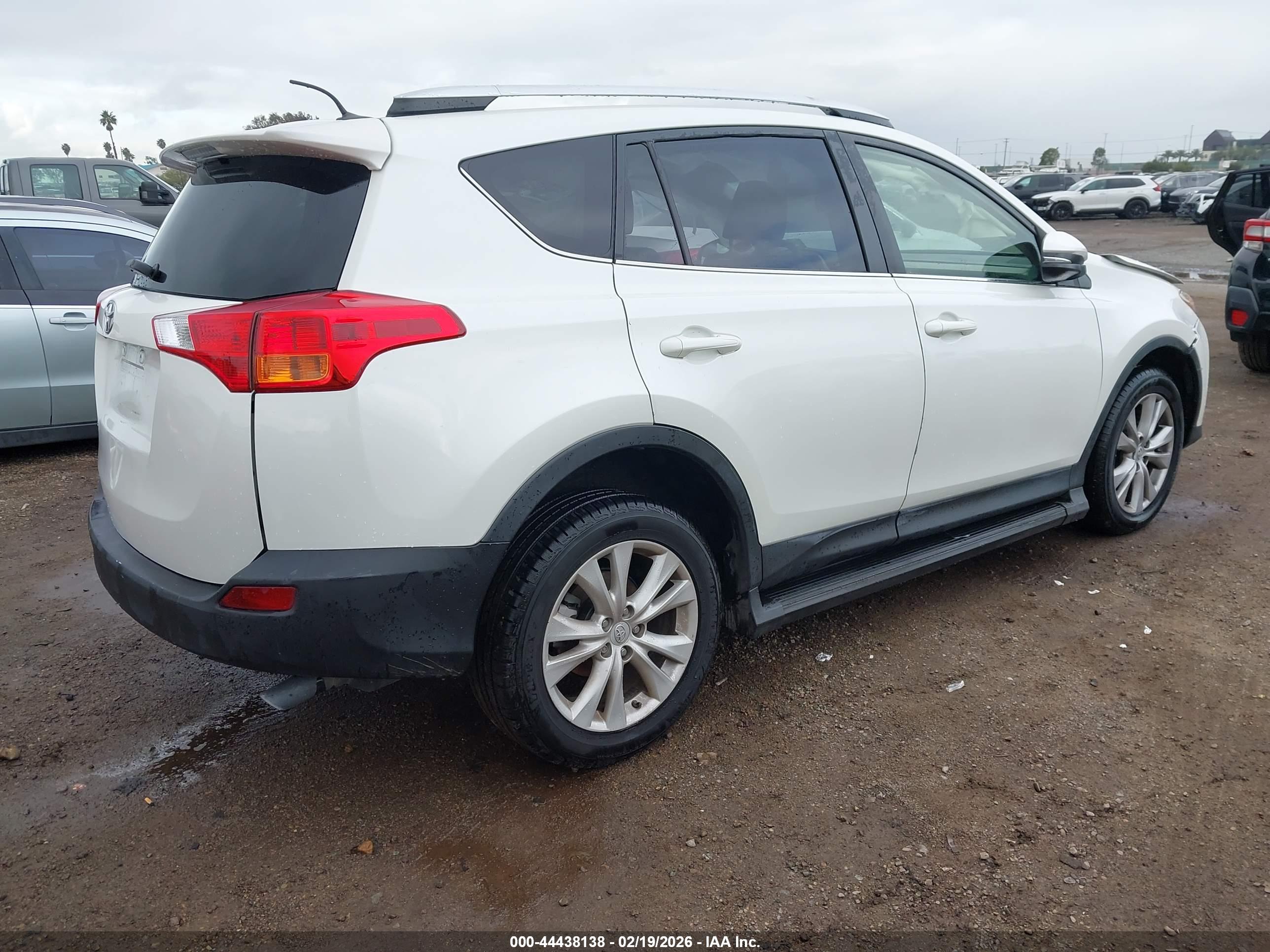 TOYOTA RAV4 image 4