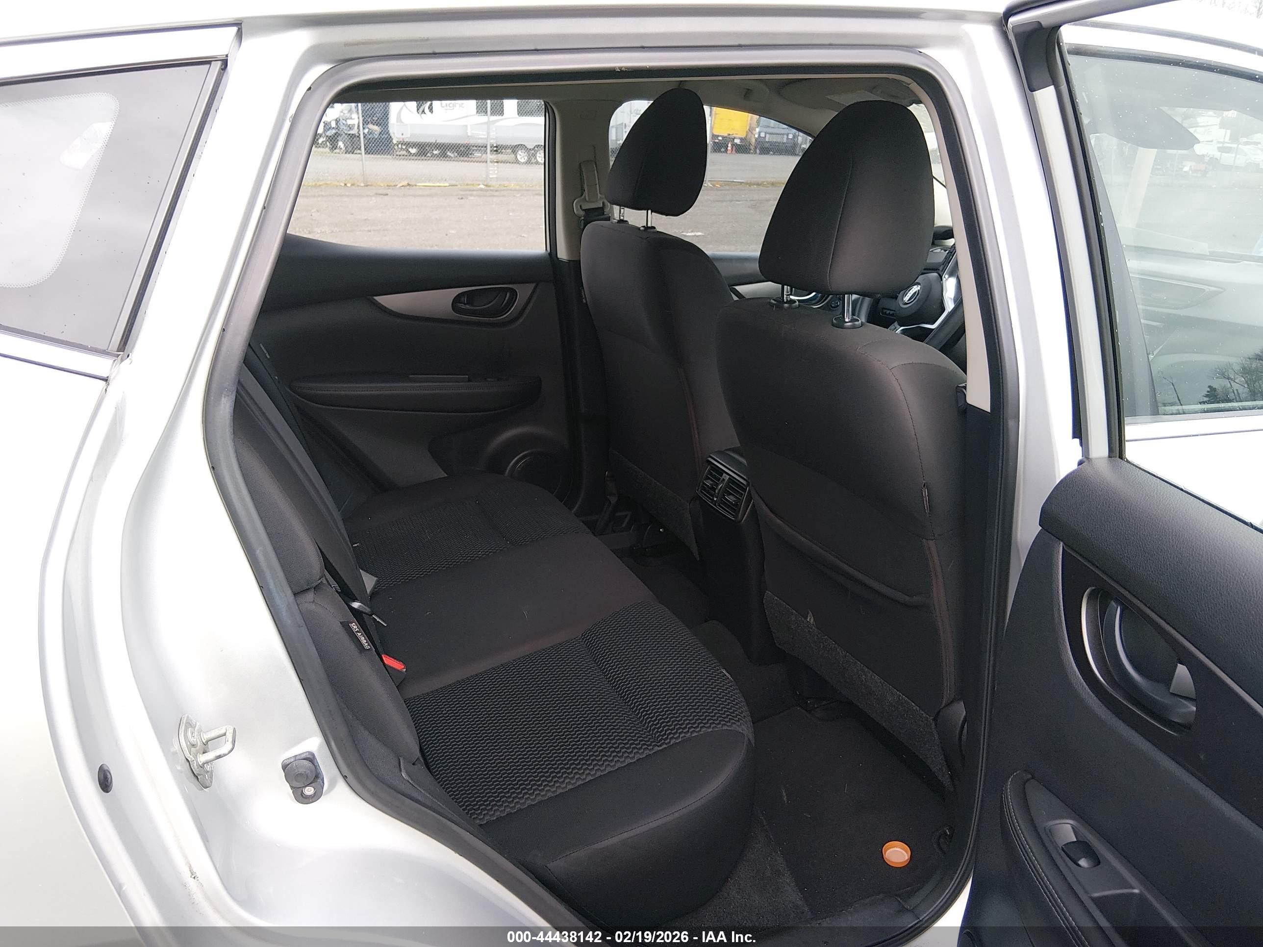 NISSAN ROGUE image 8